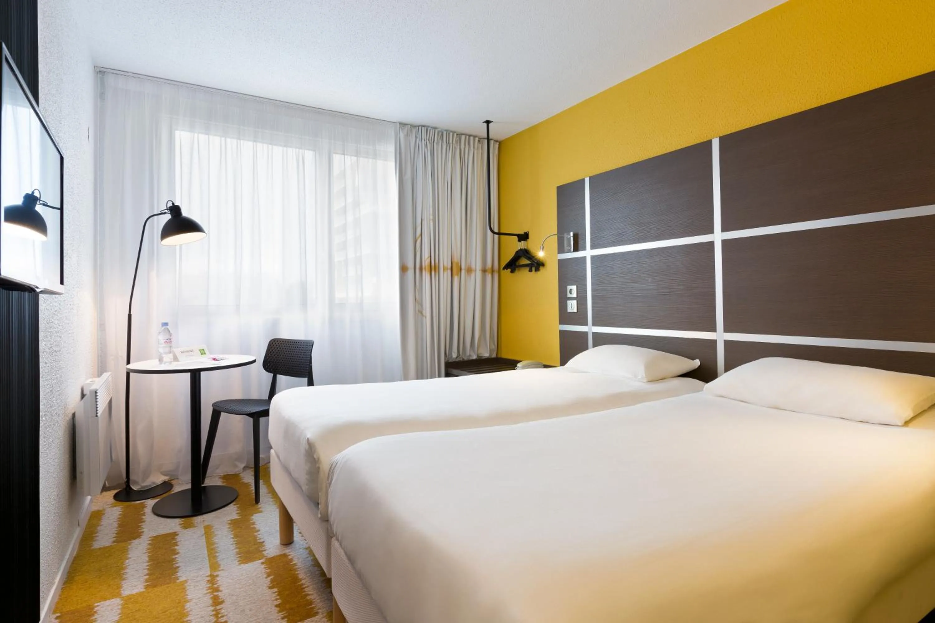 Bed in ibis Styles Massy Opéra