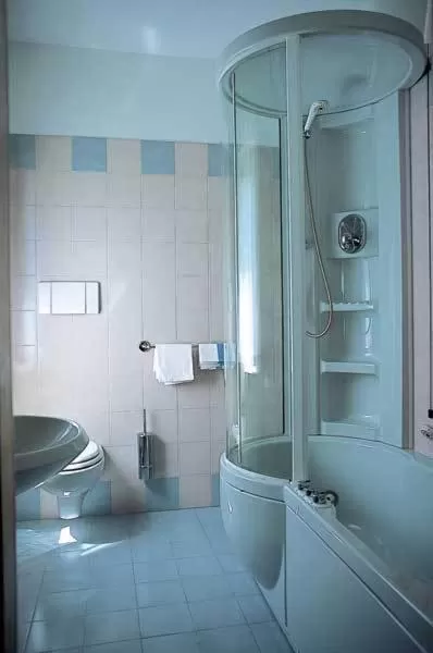 Shower in Hotel Aurora