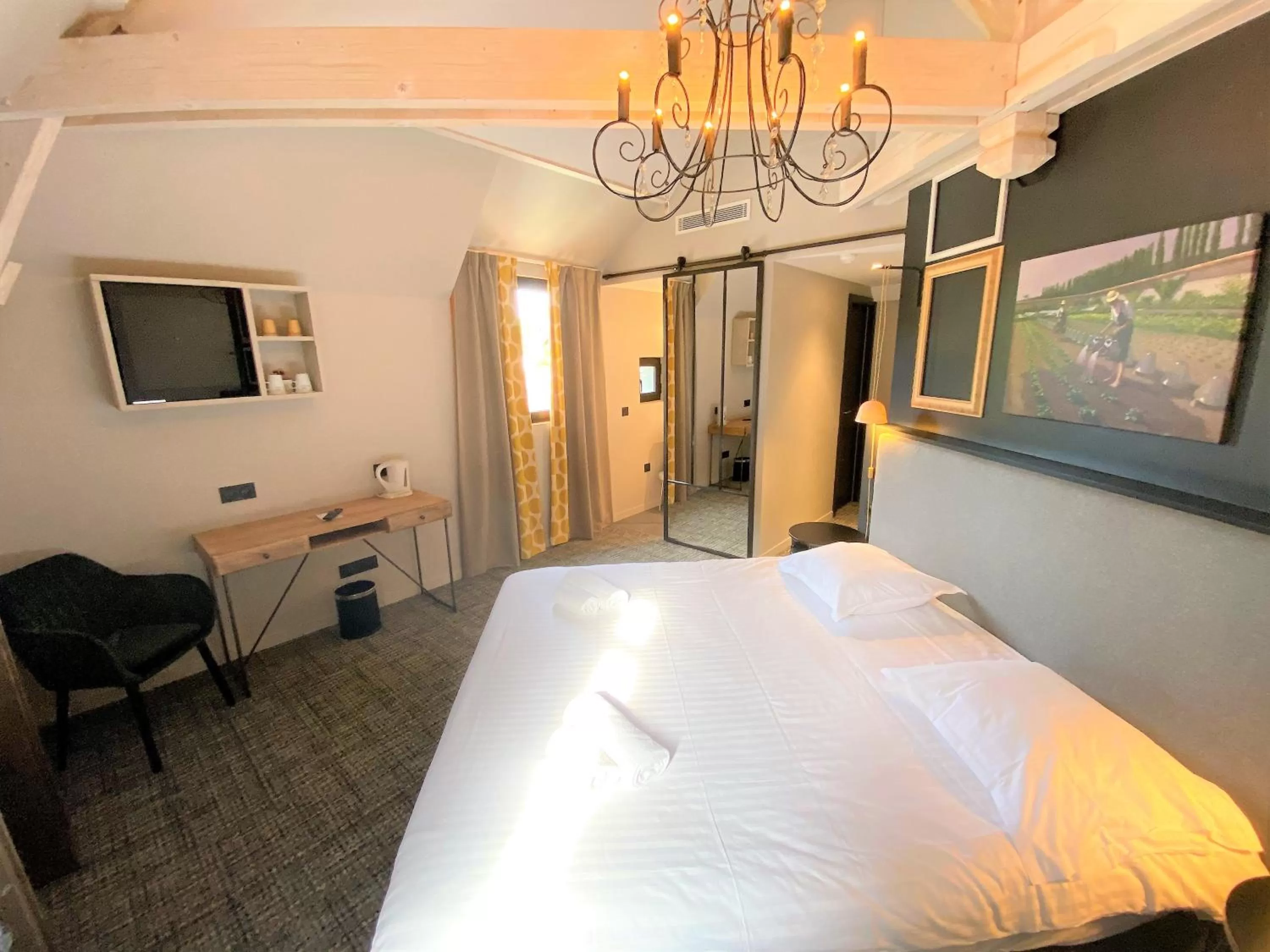 Bedroom, Bed in Les Demeures de Varennes, BW Signature Collection