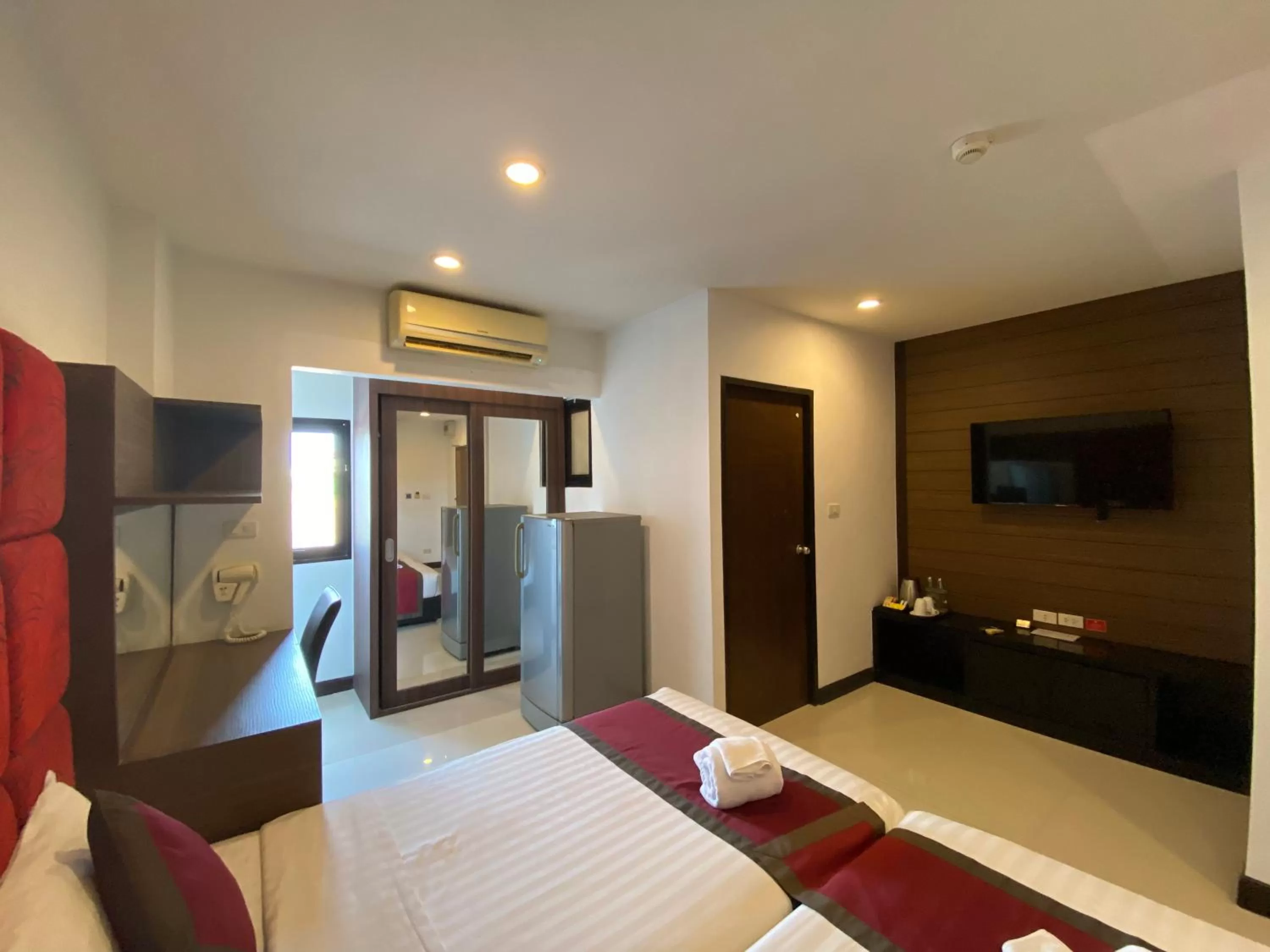 Photo of the whole room, Bed in Le Vernissage by Goad Avadhess Hospitality