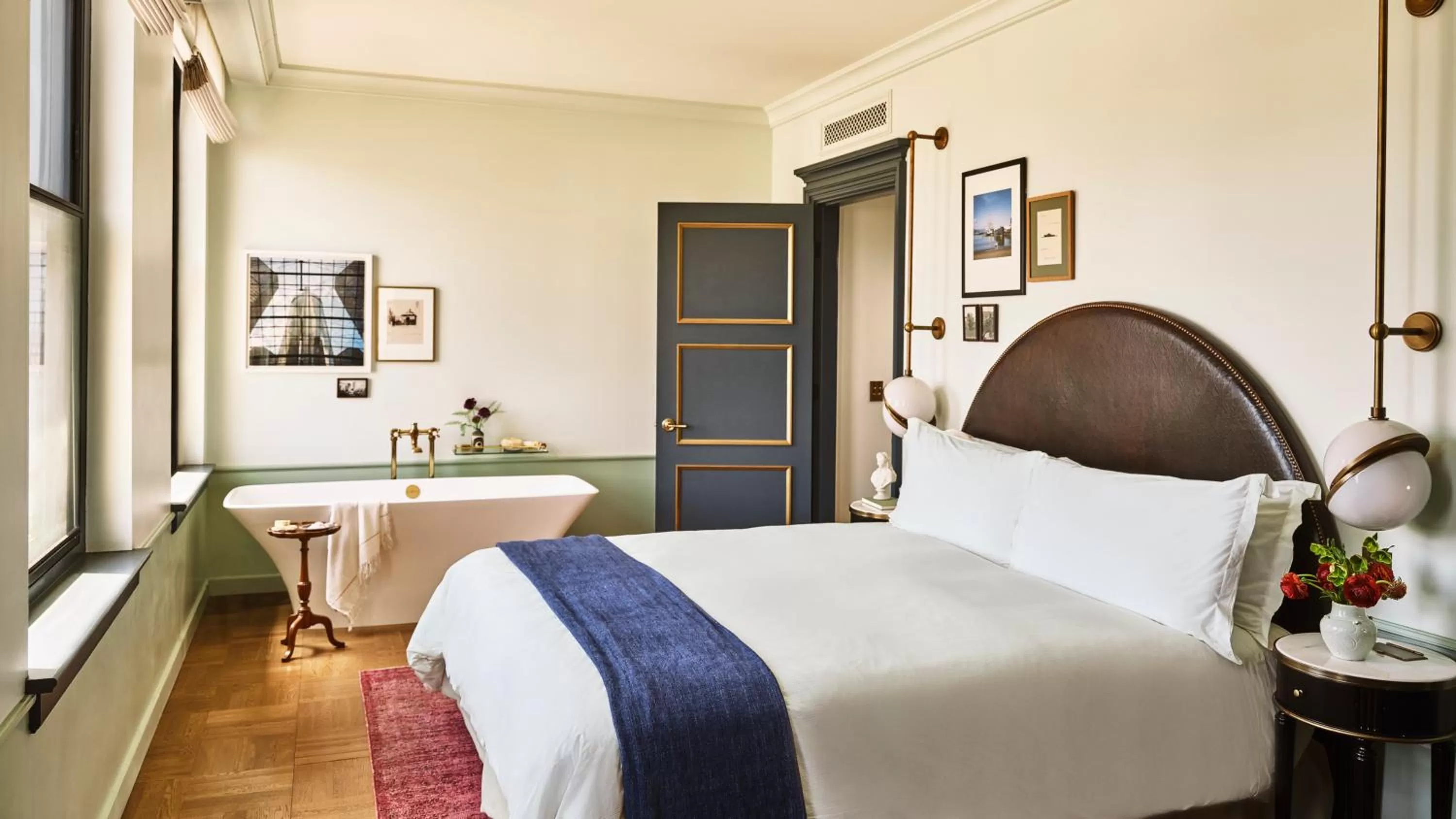  Skyline View Claire Suite in Hotel Per La, Autograph Collection