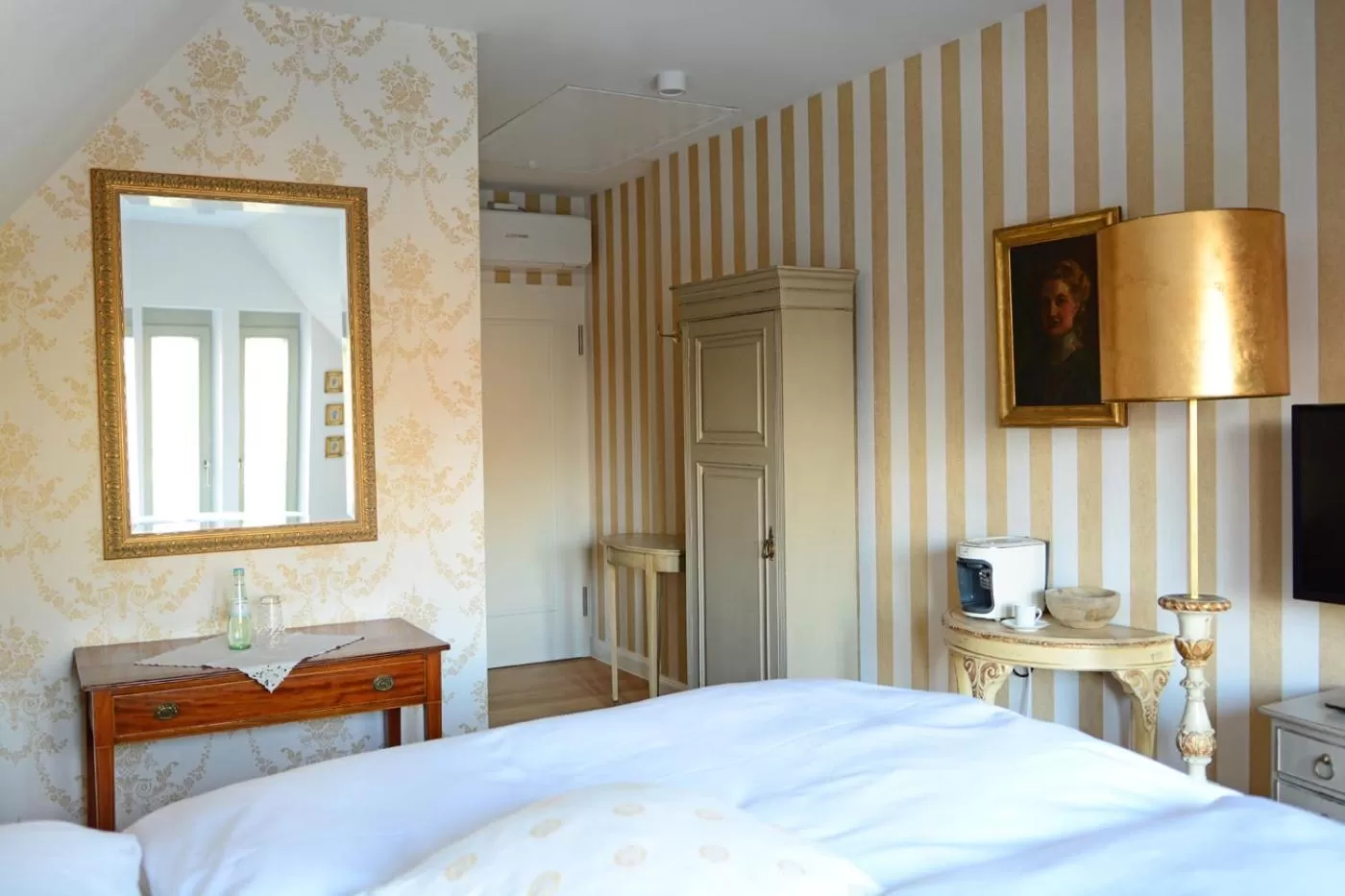 Photo of the whole room, Bed in Hotel No. 11