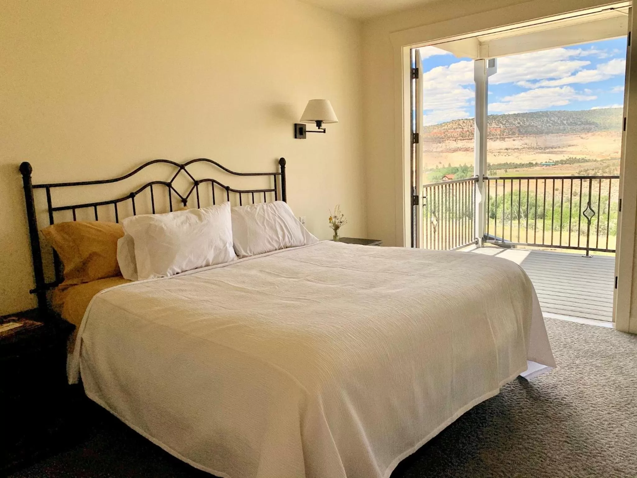 Bed in Annie's Place Bed & Breakfast