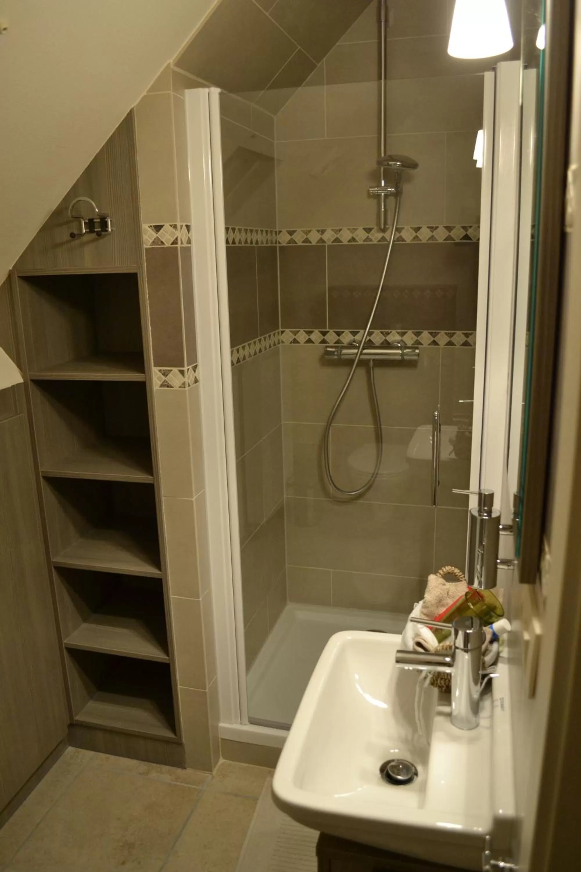 Shower, Bathroom in B&B Noord-Zuid