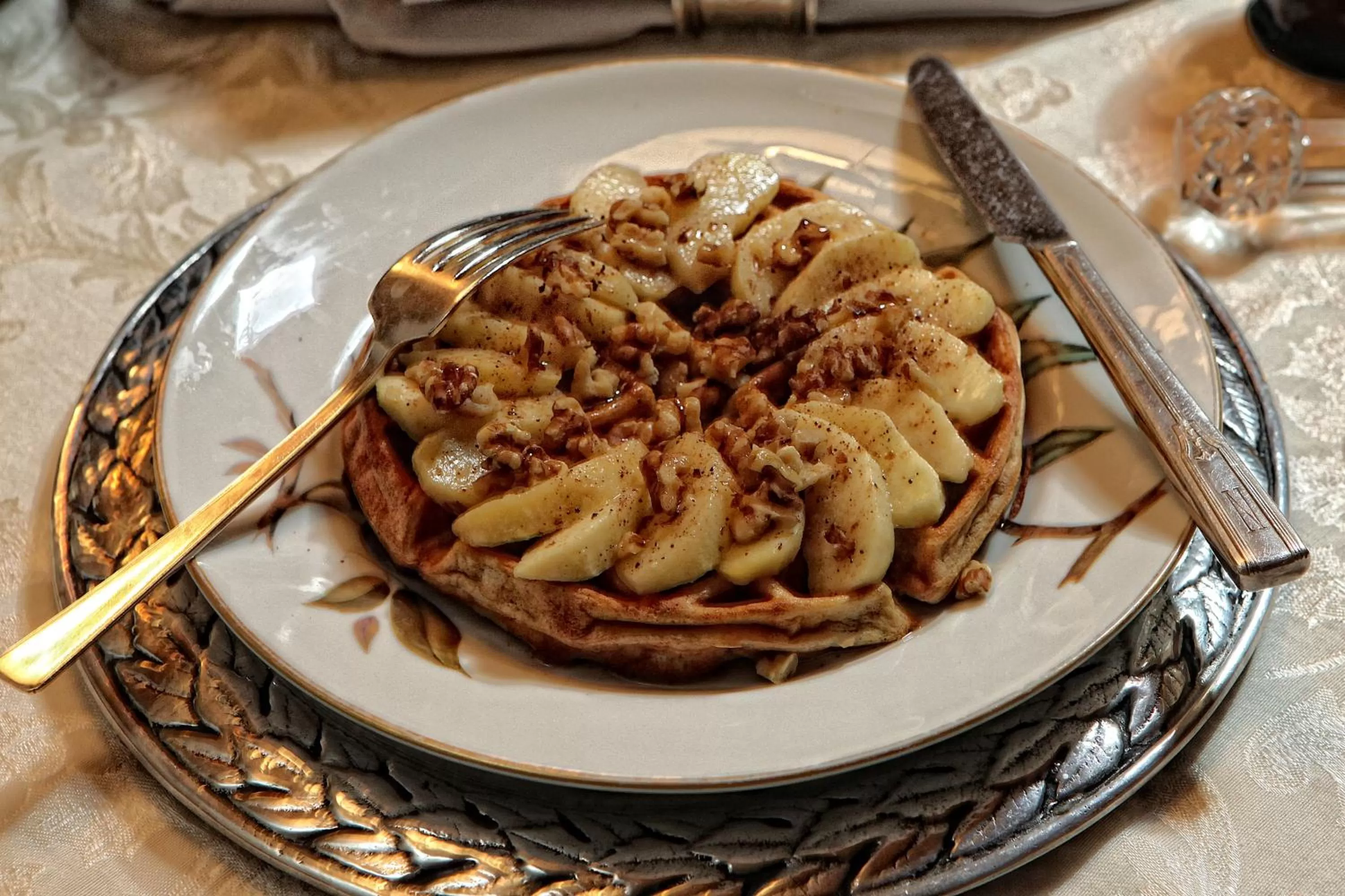 Breakfast in The Queen, A Victorian Bed & Breakfast
