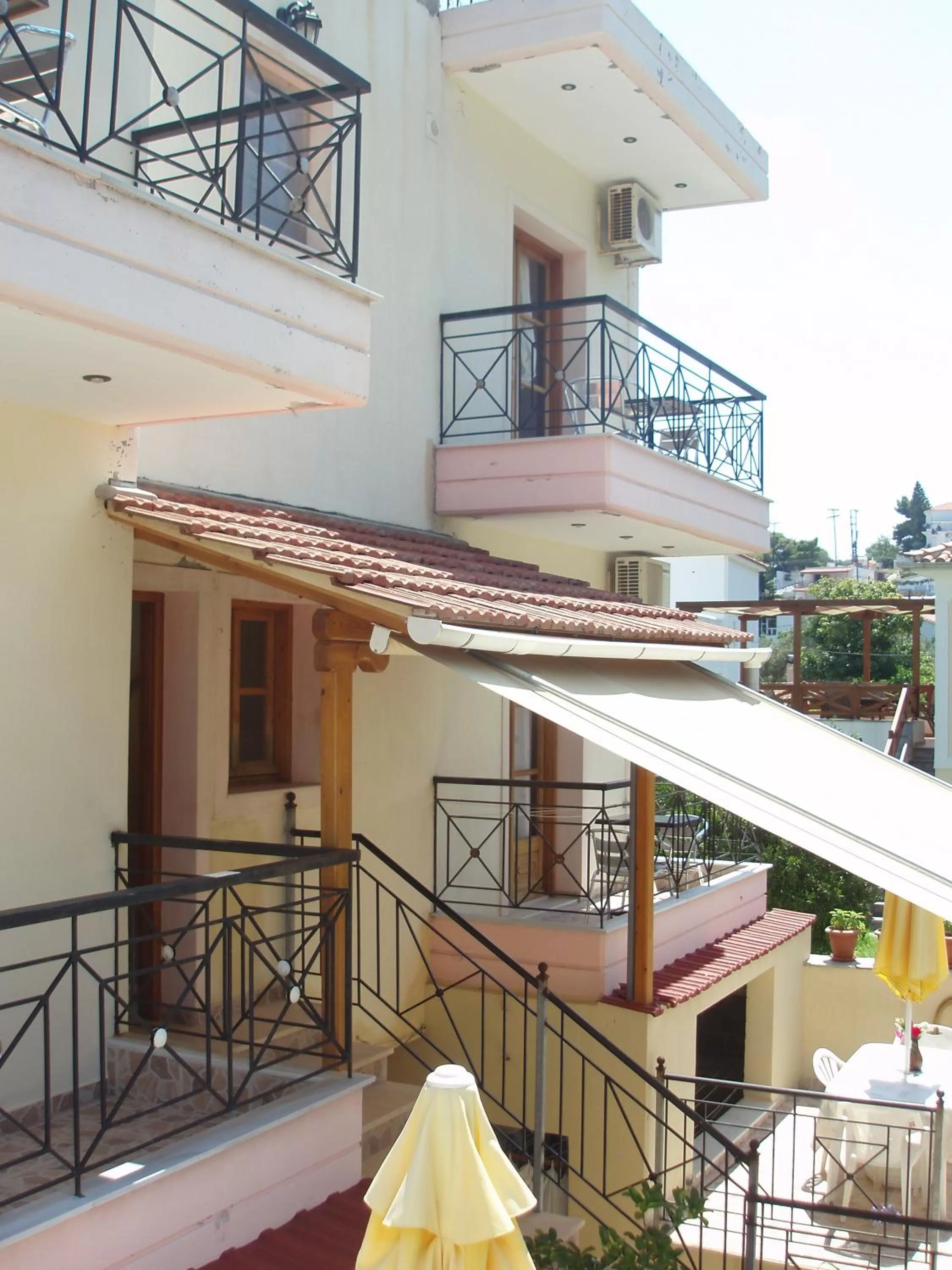 Property building in skiathos studios HL