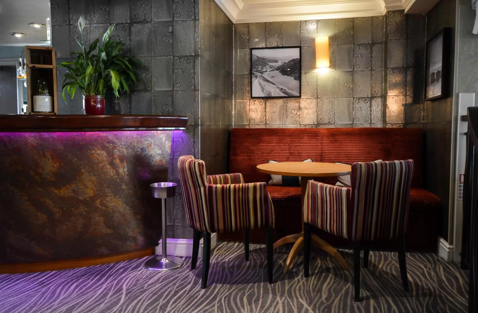 Dining area in Pebble Beach Seaview Restaurant & Rooms