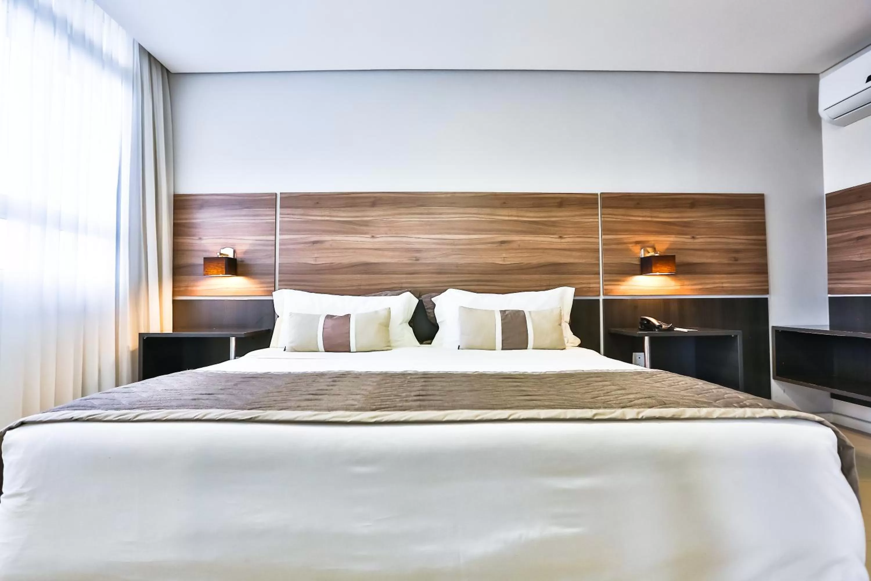 Bed in Wyndham Golden Foz Suítes