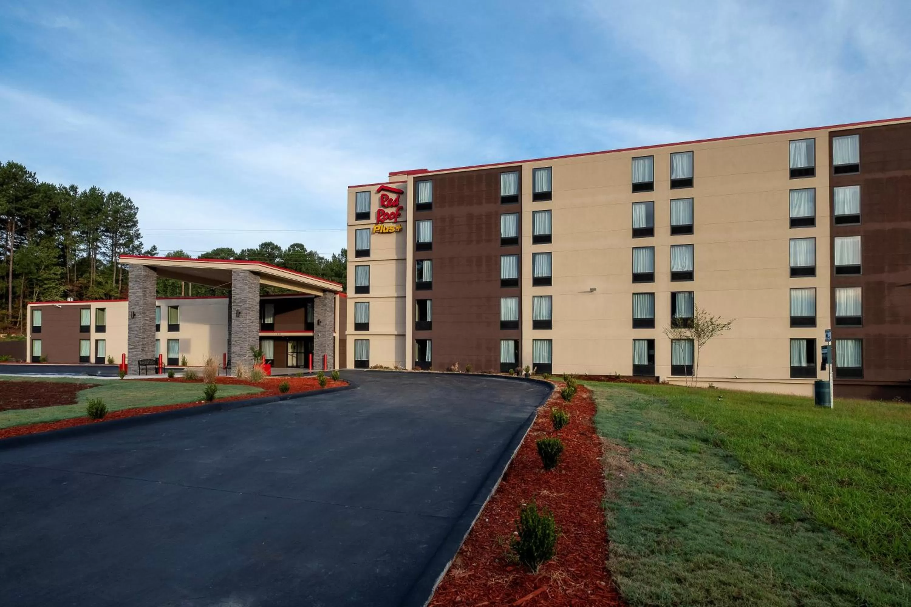 Property building in Red Roof Inn PLUS+ Tuscaloosa - University
