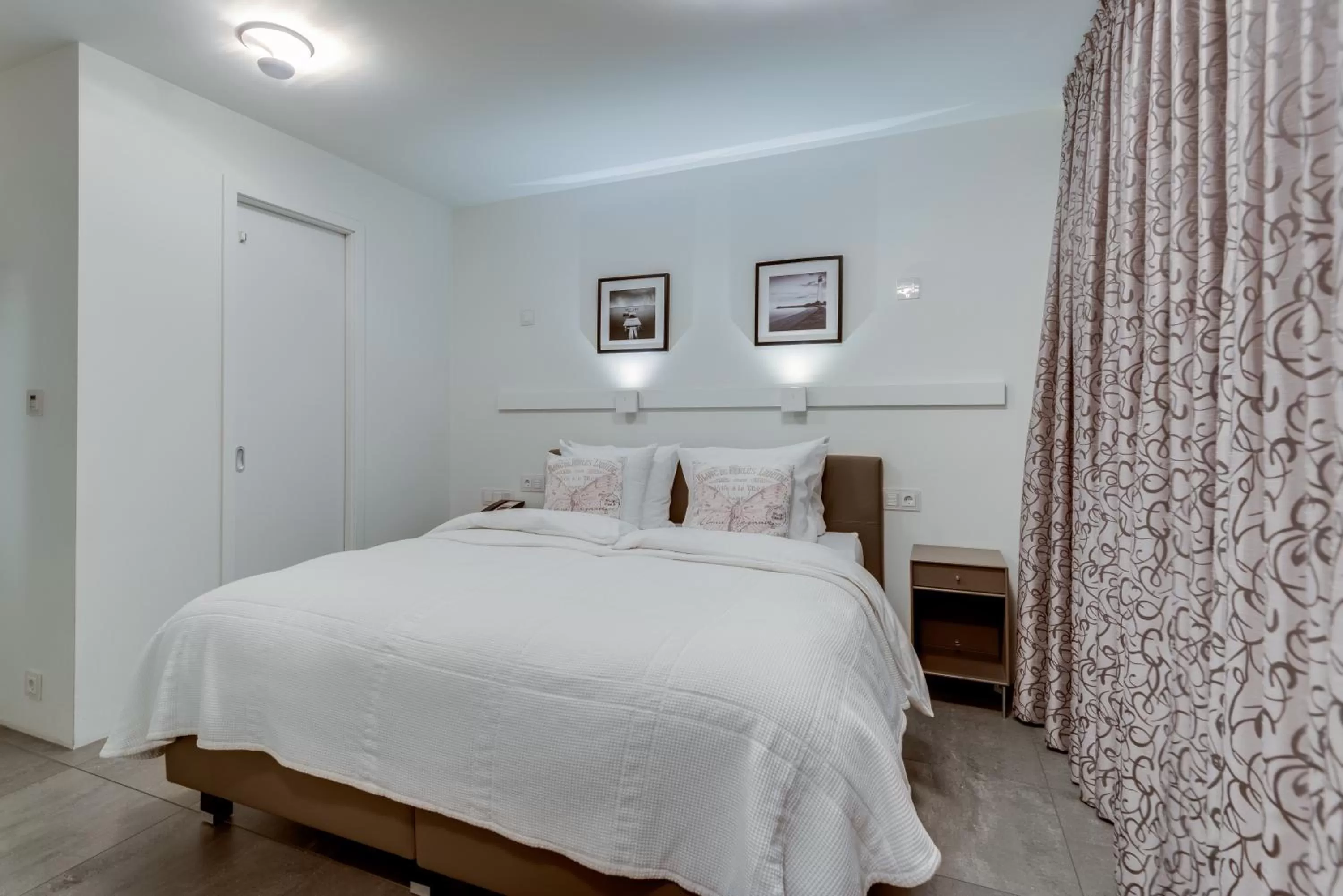 Bedroom, Bed in Black Pearl Apartment Hotel