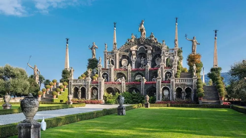 Nearby landmark in Intra Hotel