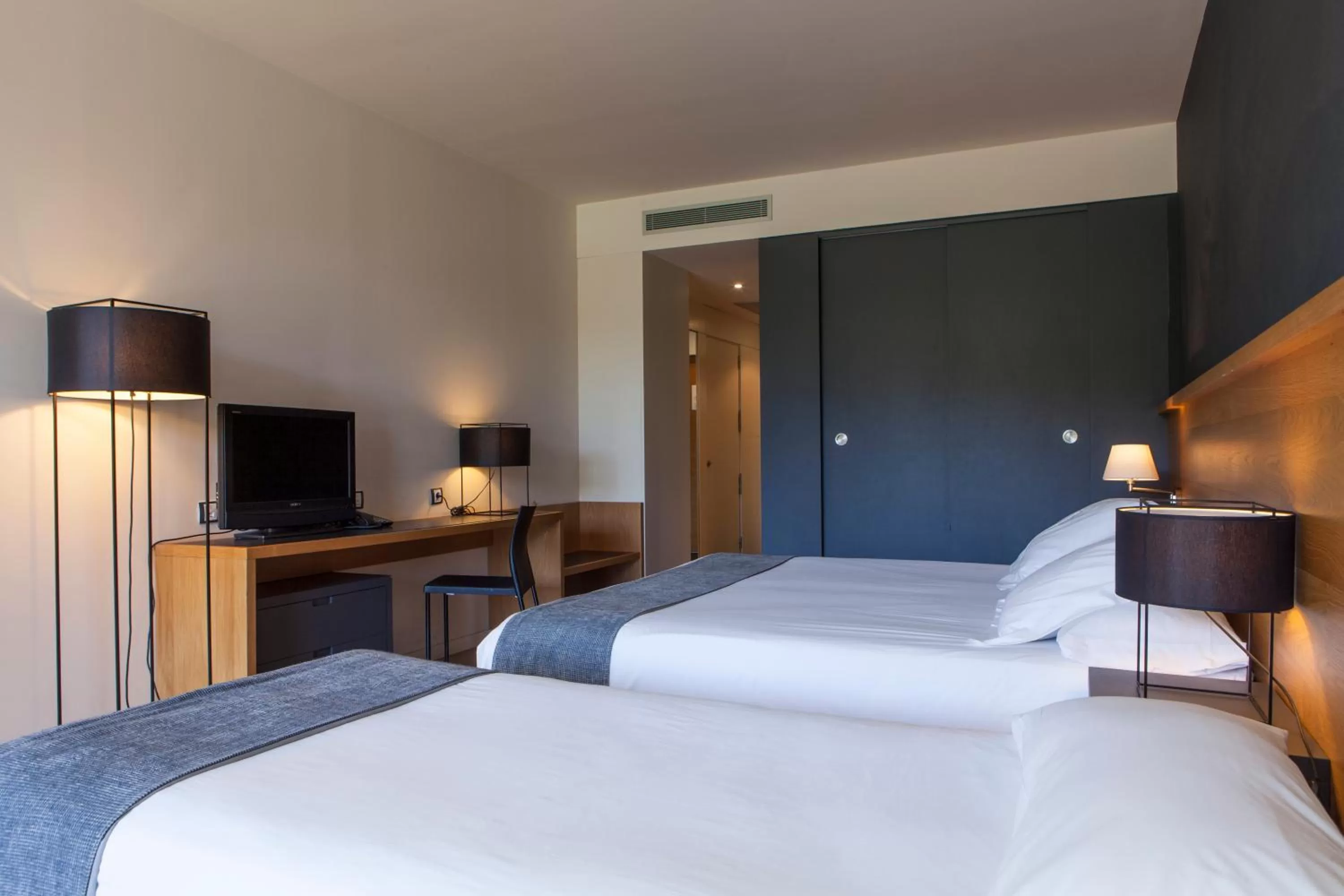 Bed in Hotel Món Sant Benet