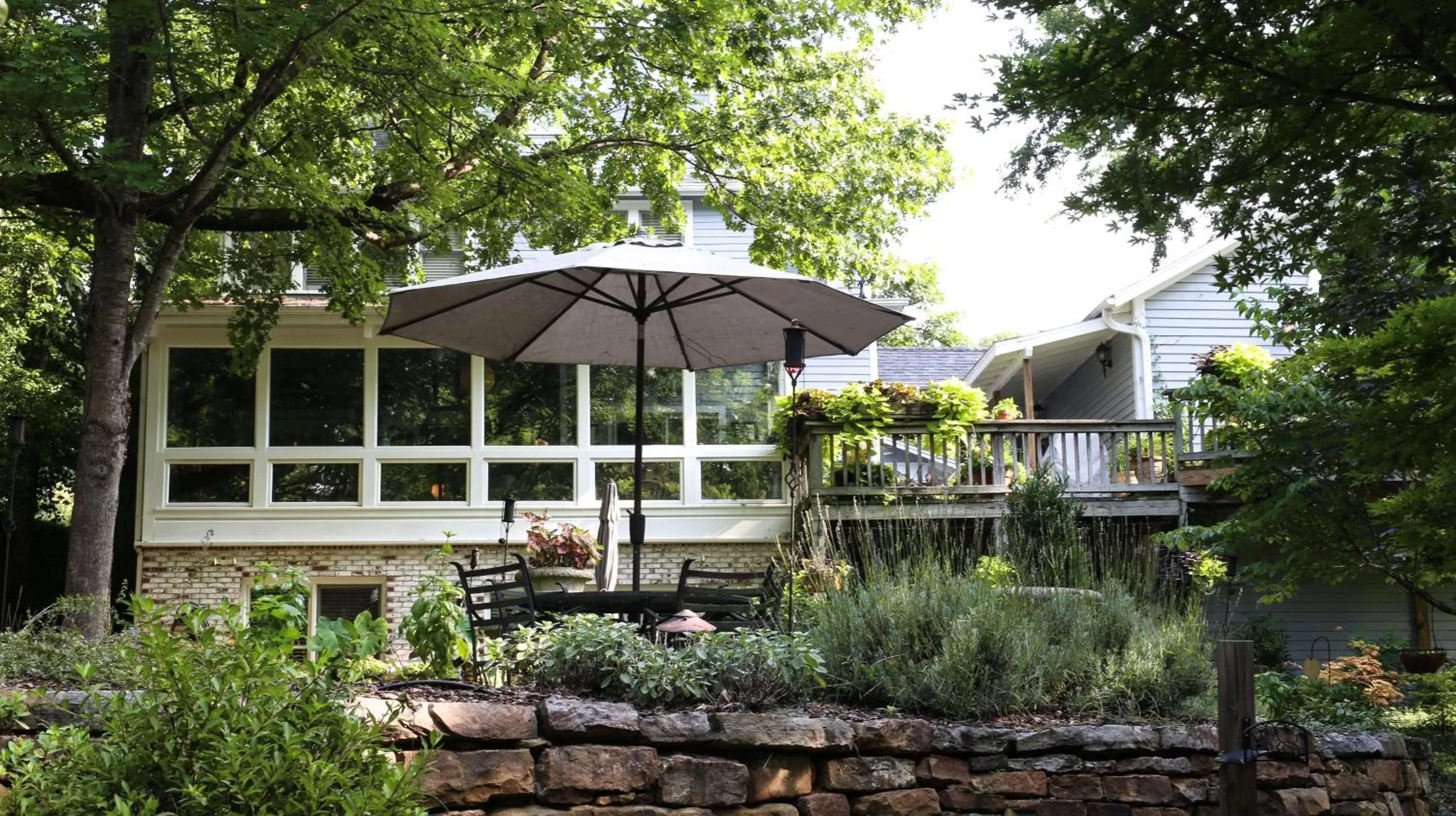 Property Building in Dickson Street Bed & Breakfast