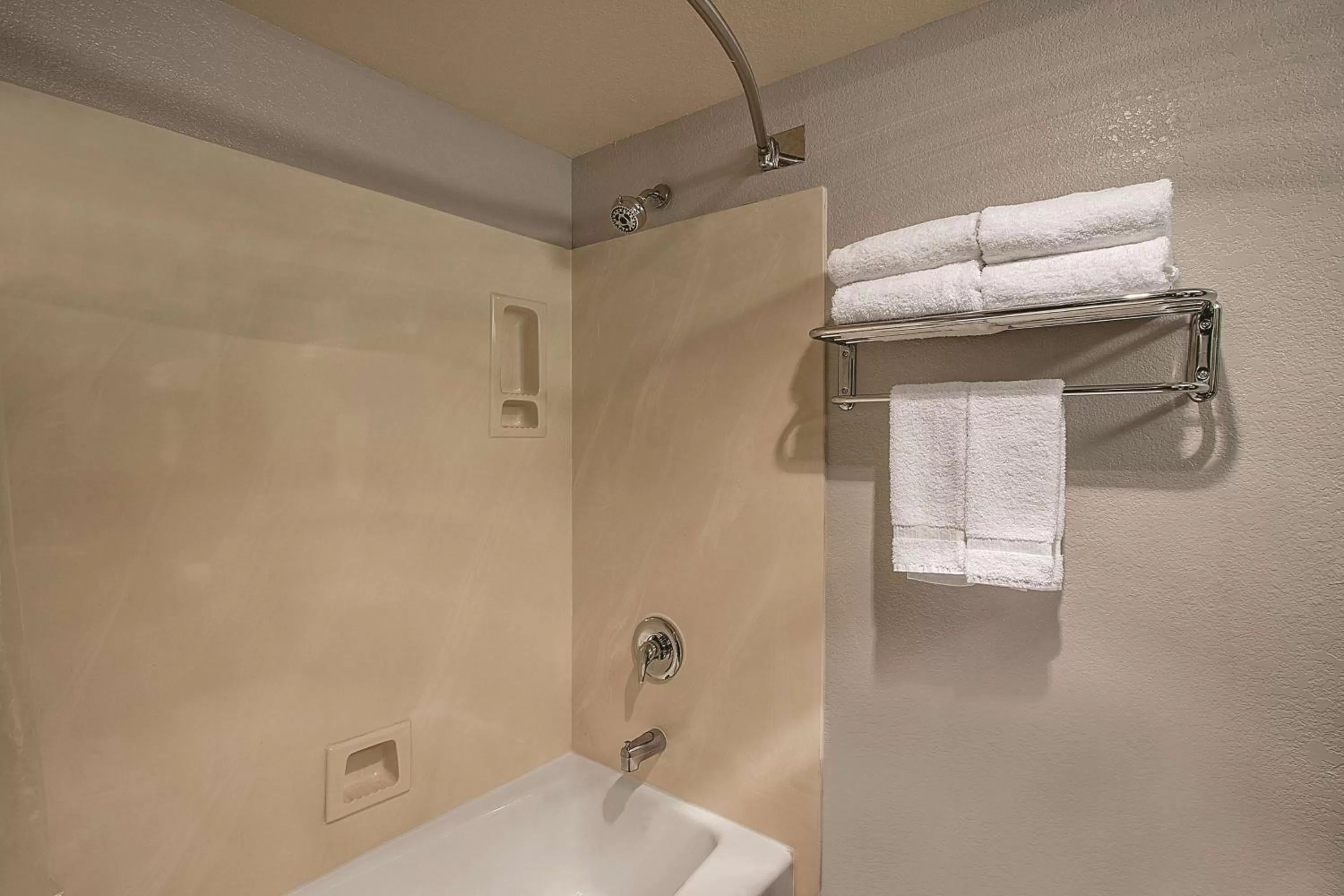 Photo of the whole room in La Quinta by Wyndham Davis