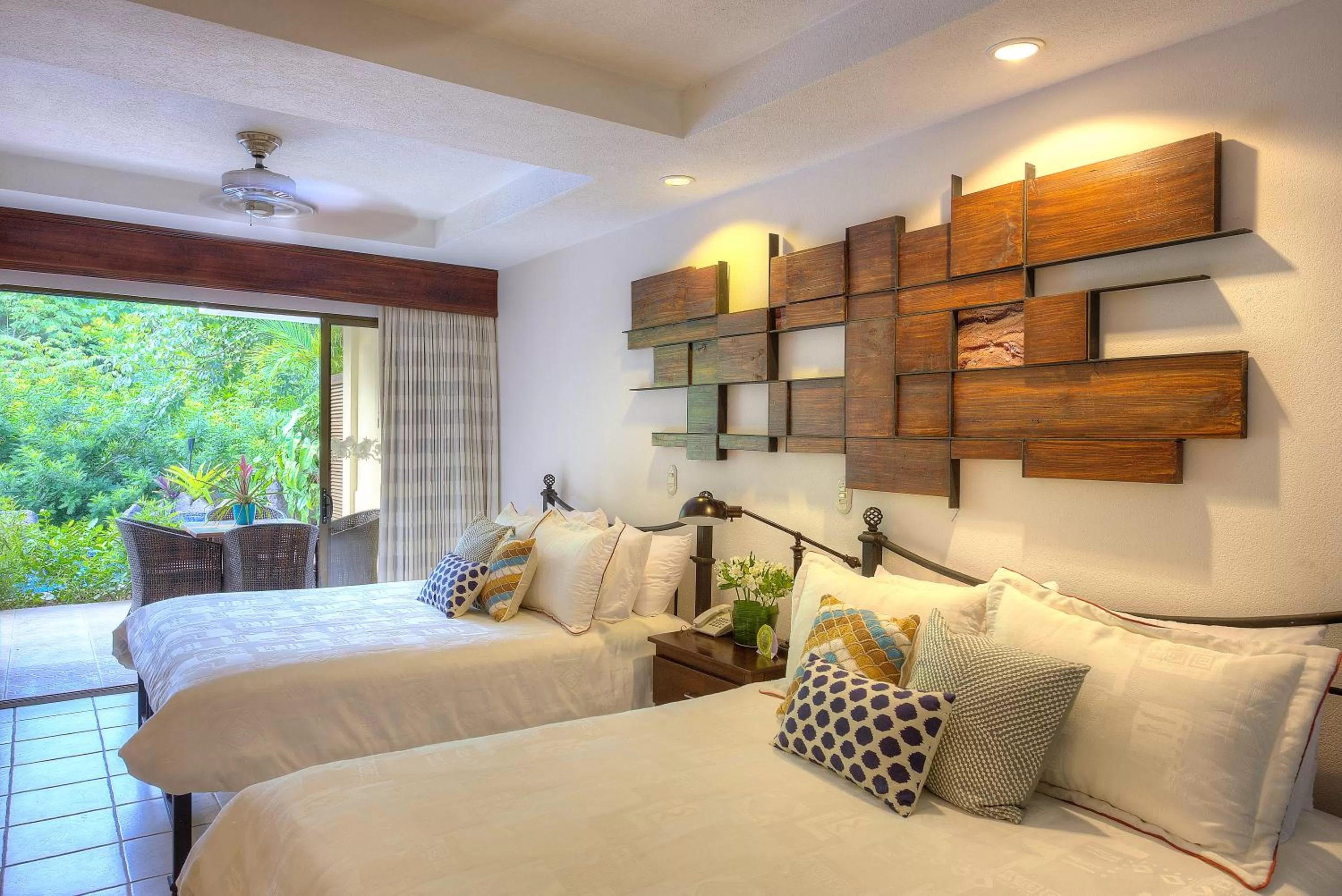 Balcony/Terrace, Bed in Pumilio Mountain & Ocean Hotel