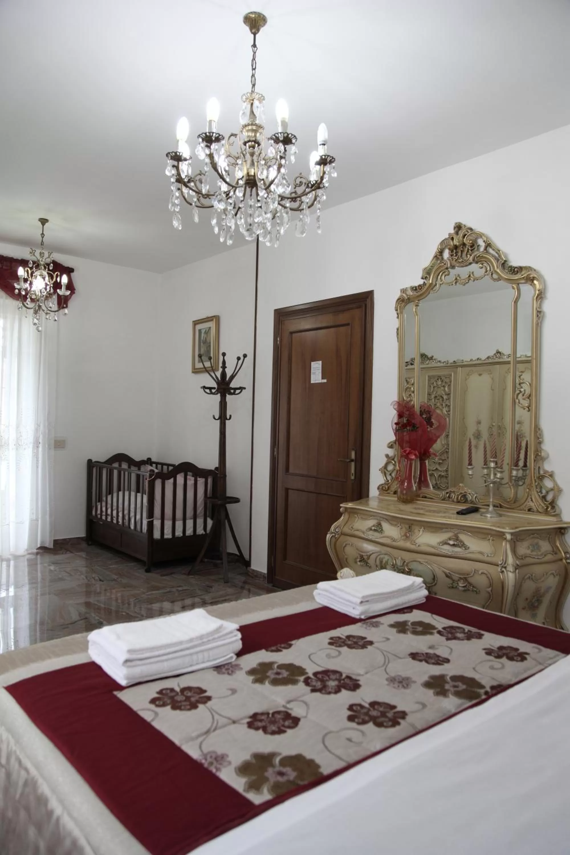 Shower, Bed in Casa del Girasole