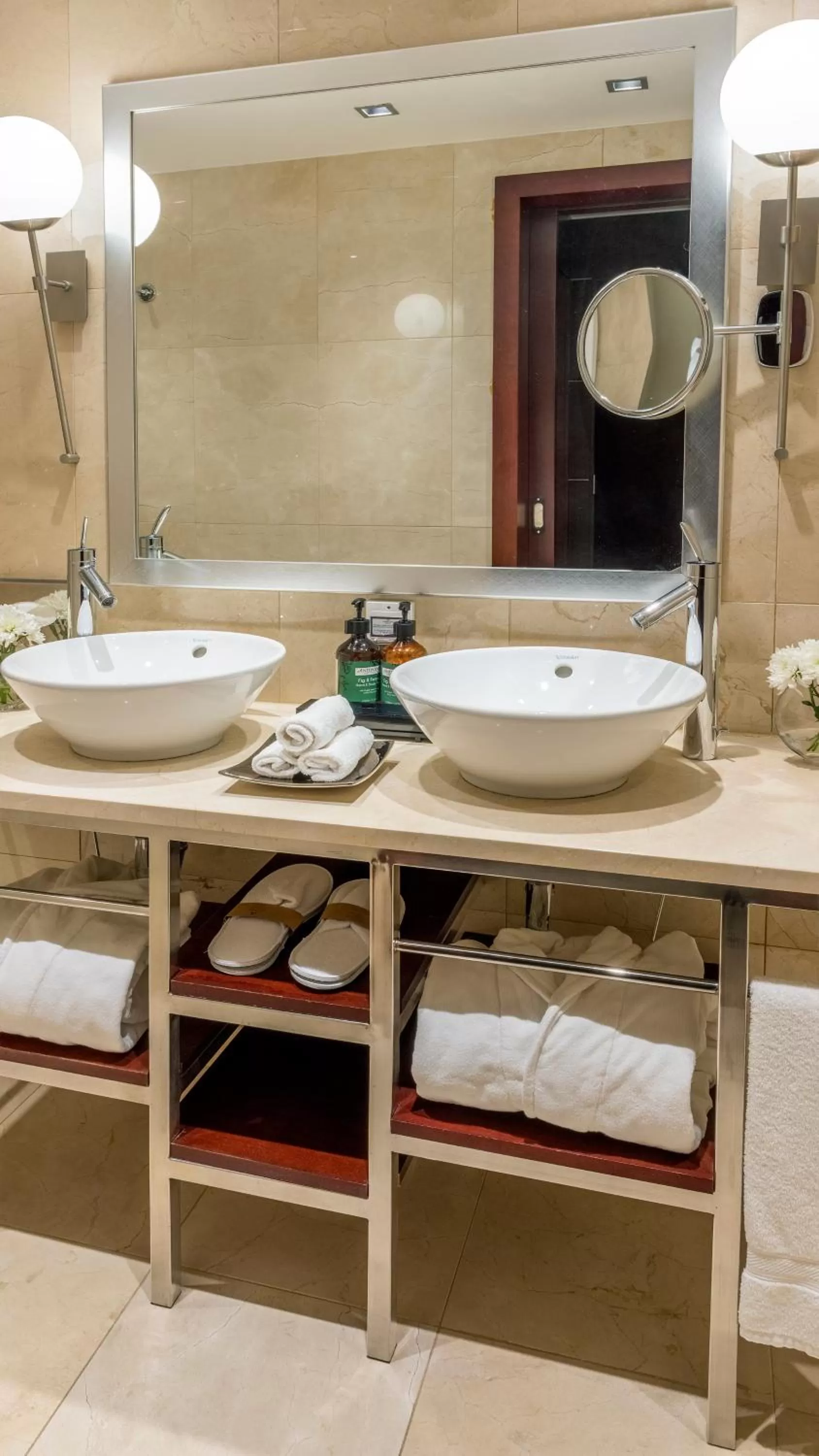 Shower in Crowne Plaza Porto by IHG