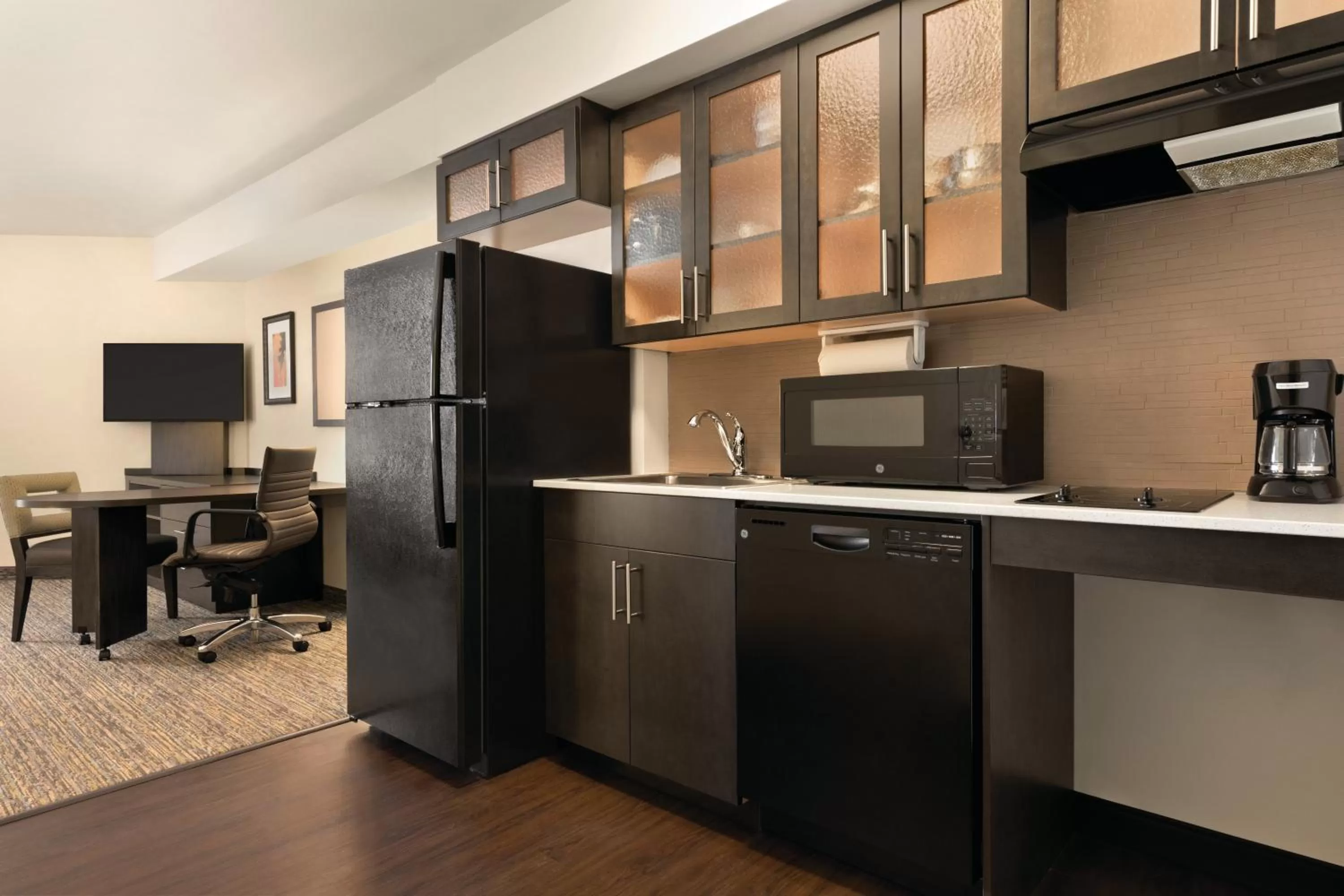 Kitchen or kitchenette in Park Inn by Radisson, Calgary Airport North, AB