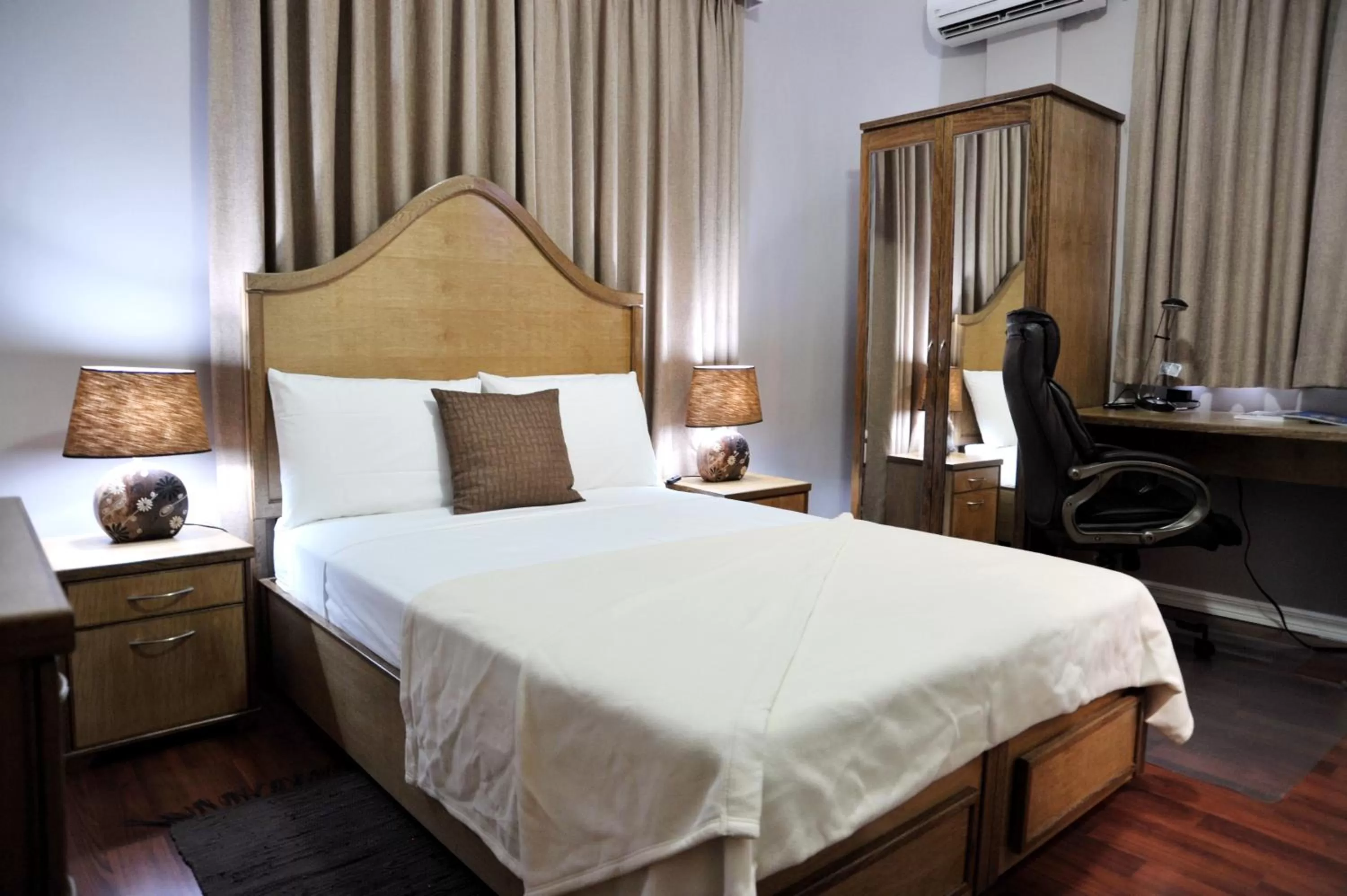 Bed in Culture Crossroads Inn