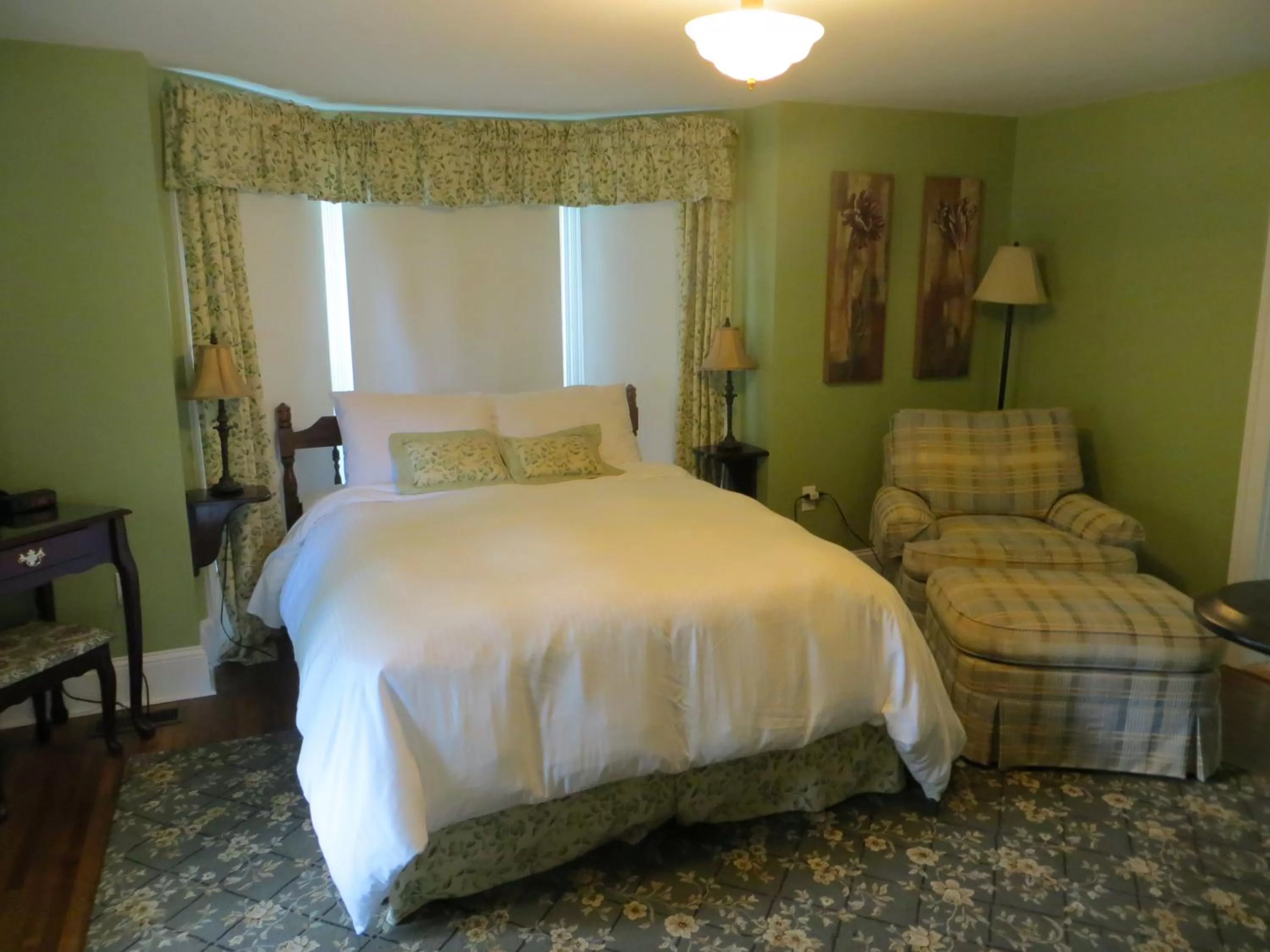Bed in Farmhouse Inn B&B