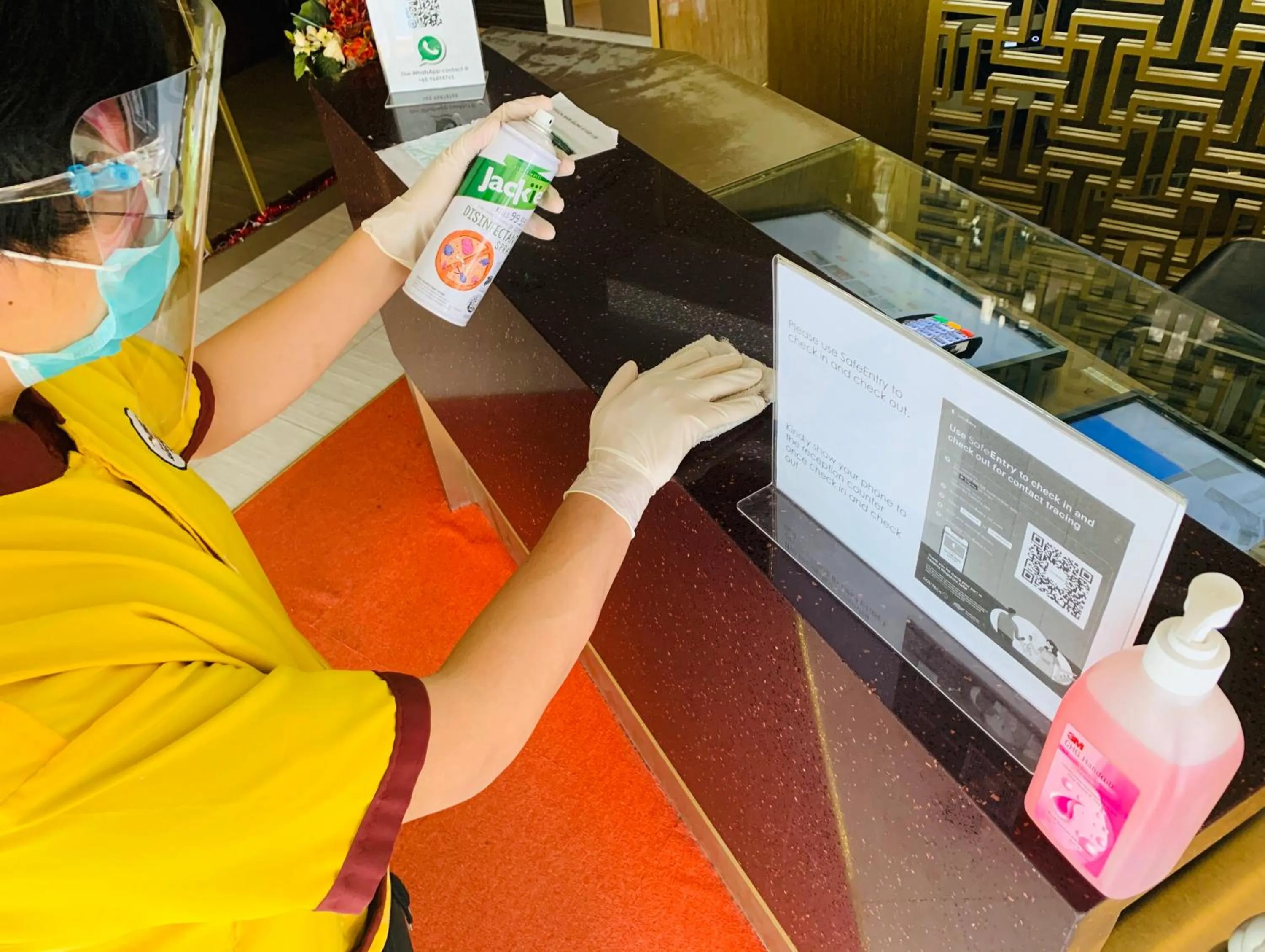 Lobby or reception in Sandpiper Hotel Singapore