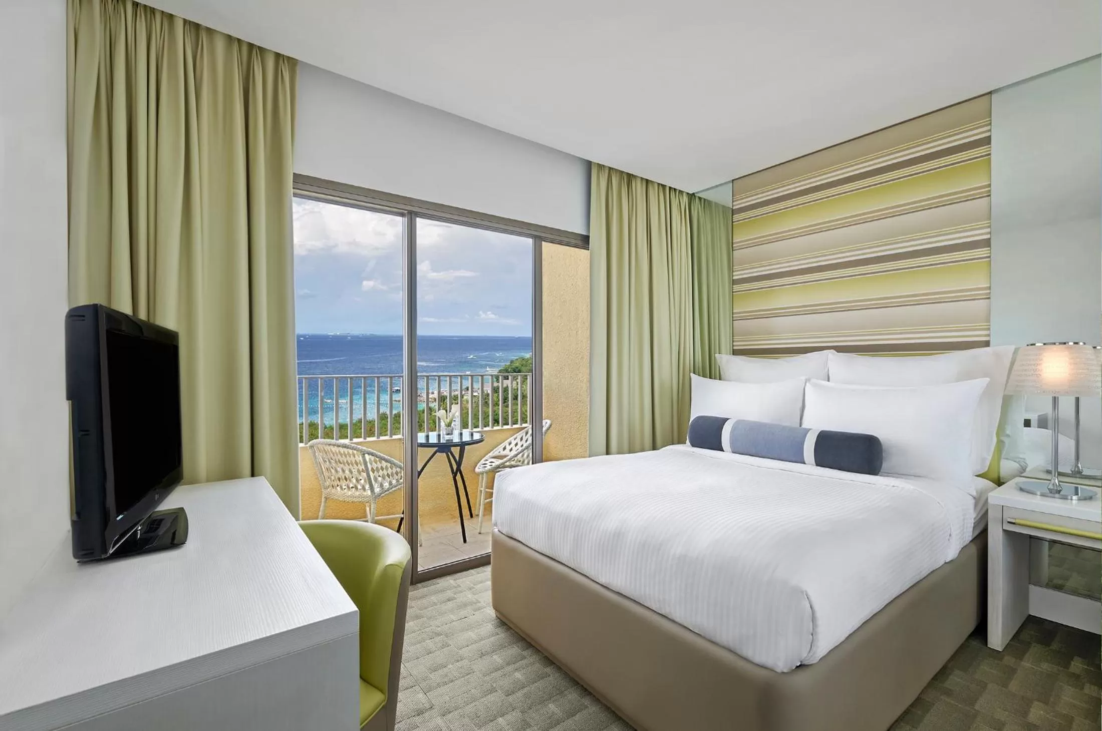 Bed in Mövenpick Hotel Mactan Island Cebu