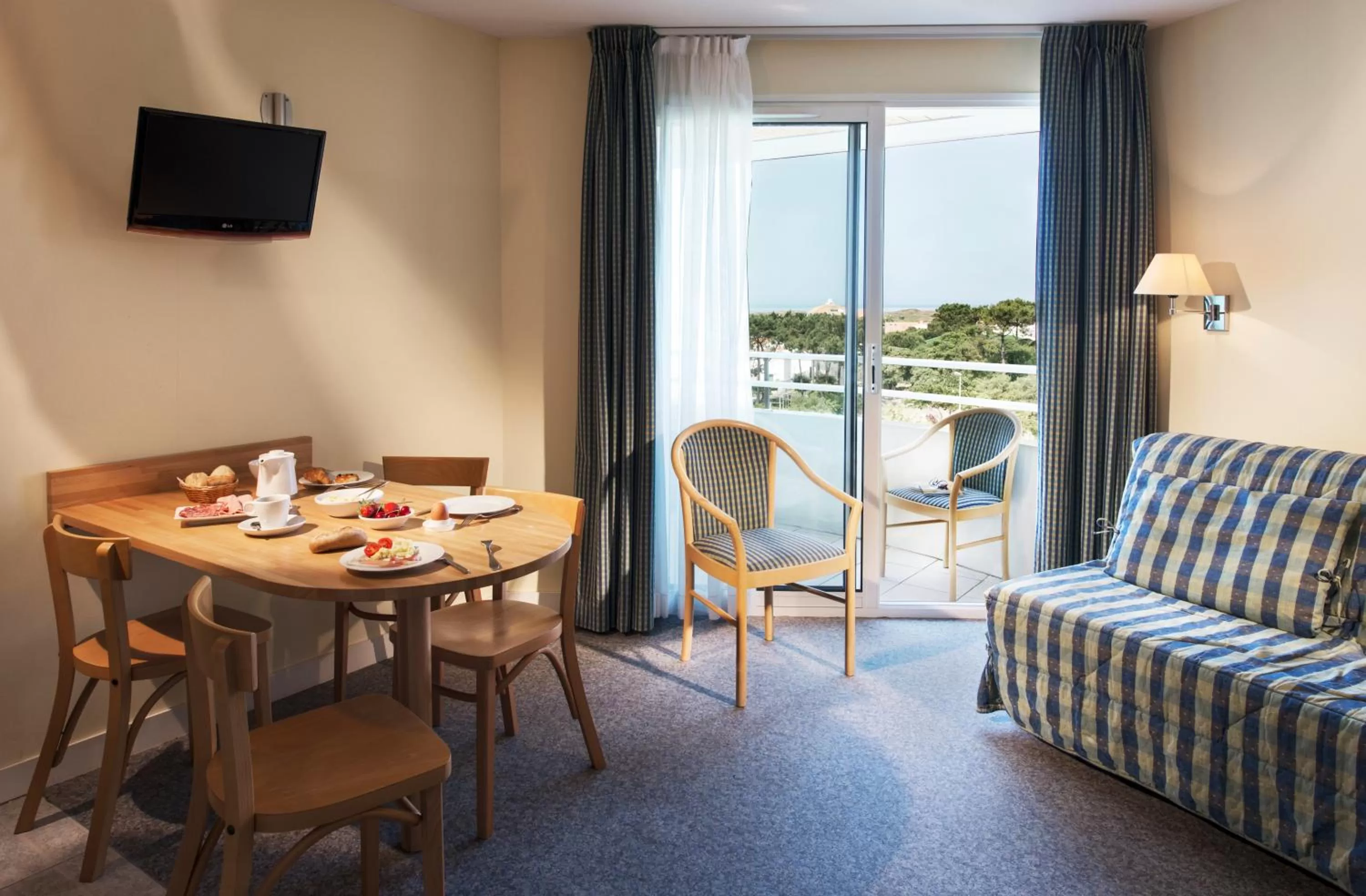 TV and multimedia in Résidence Valdys Thalasso & Spa - les Pins