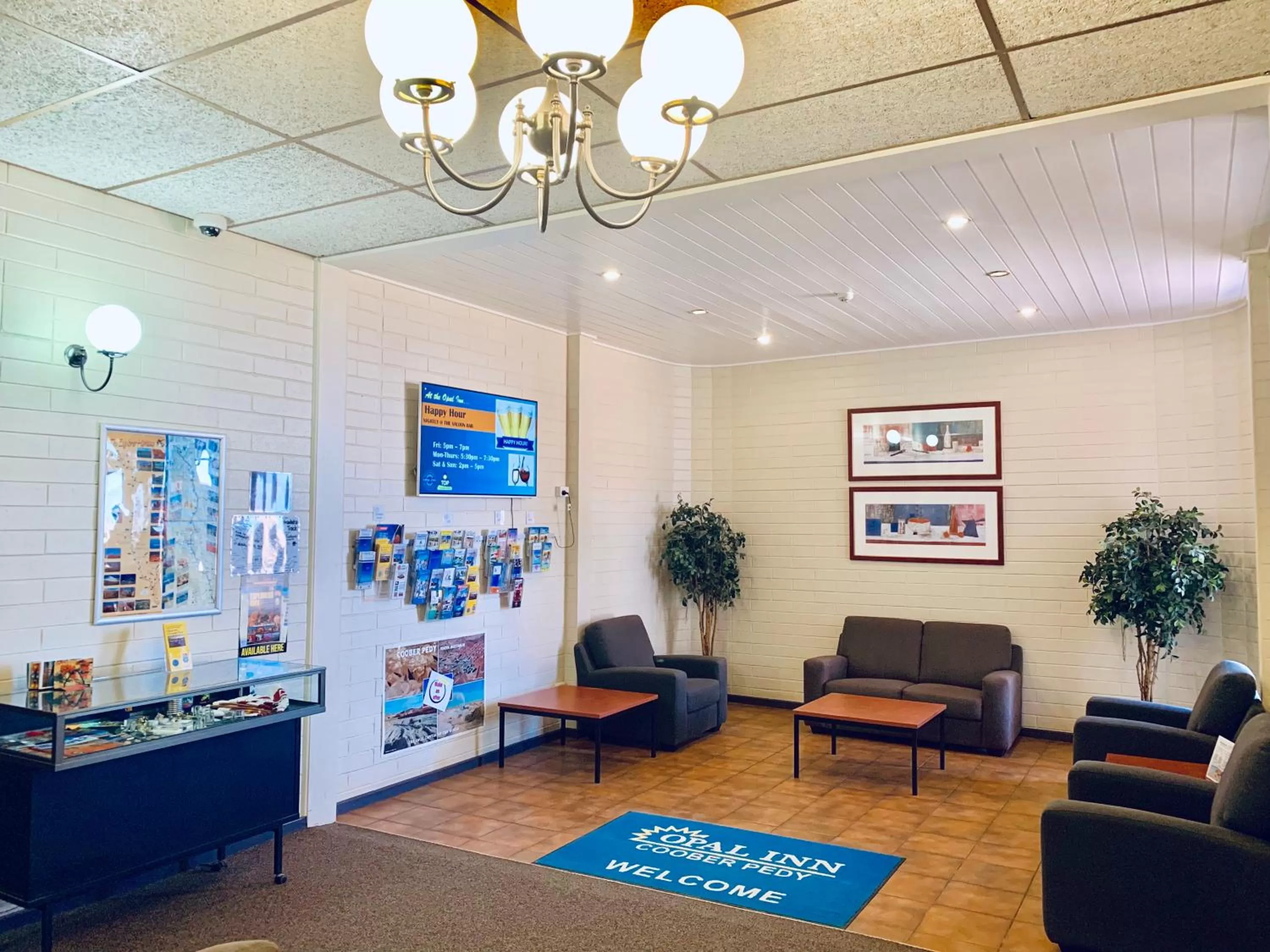 TV and multimedia in Opal Inn Hotel, Motel, Caravan Park