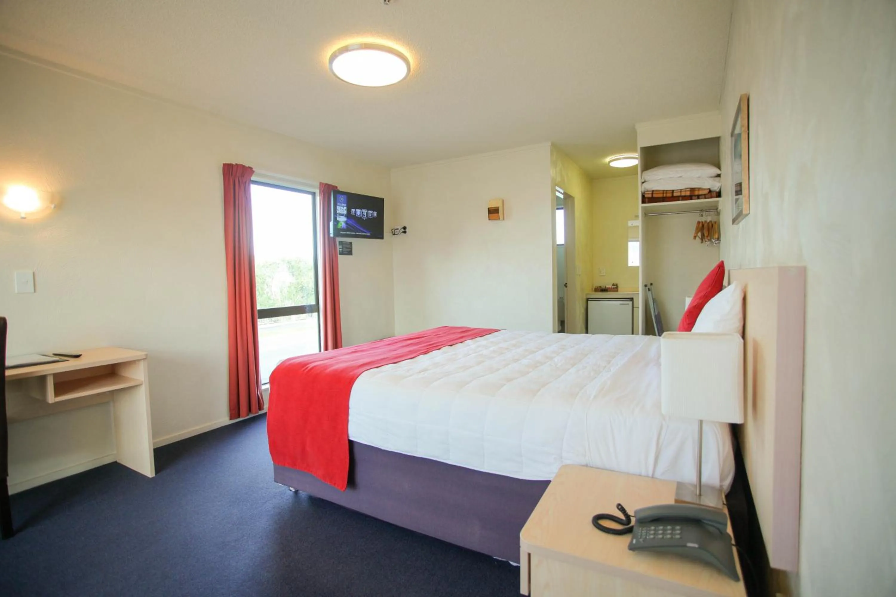 Bed in Abbots Hamilton – Hotel and Conference Centre