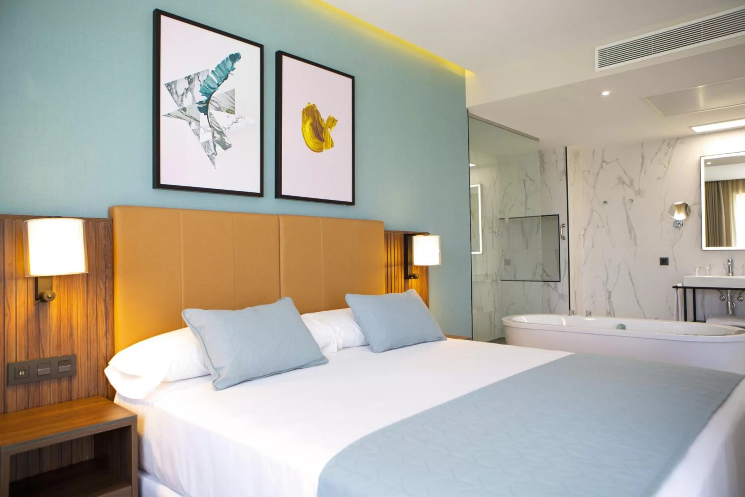 Bed in Riu Plaza España