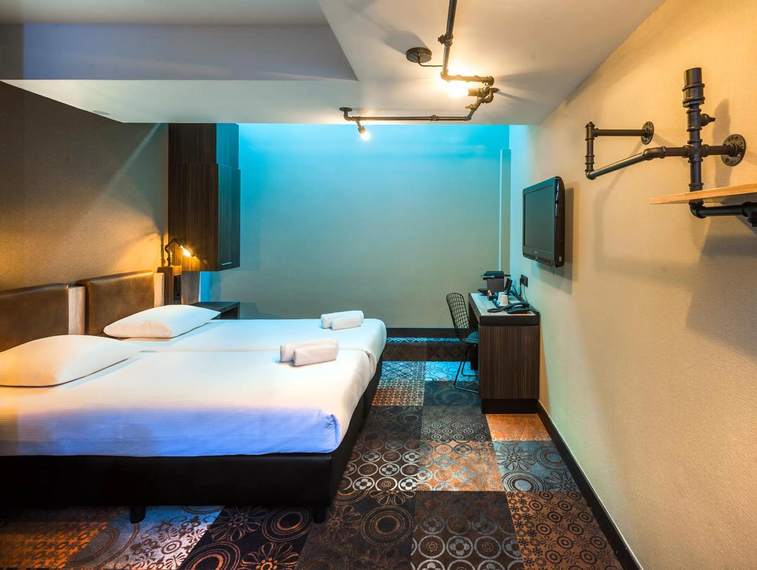 Photo of the whole room, Bed in The Alfred Hotel