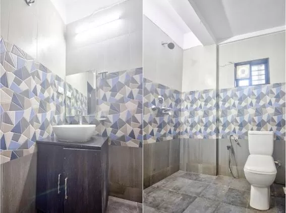 Bathroom in Calangute Beach Corner