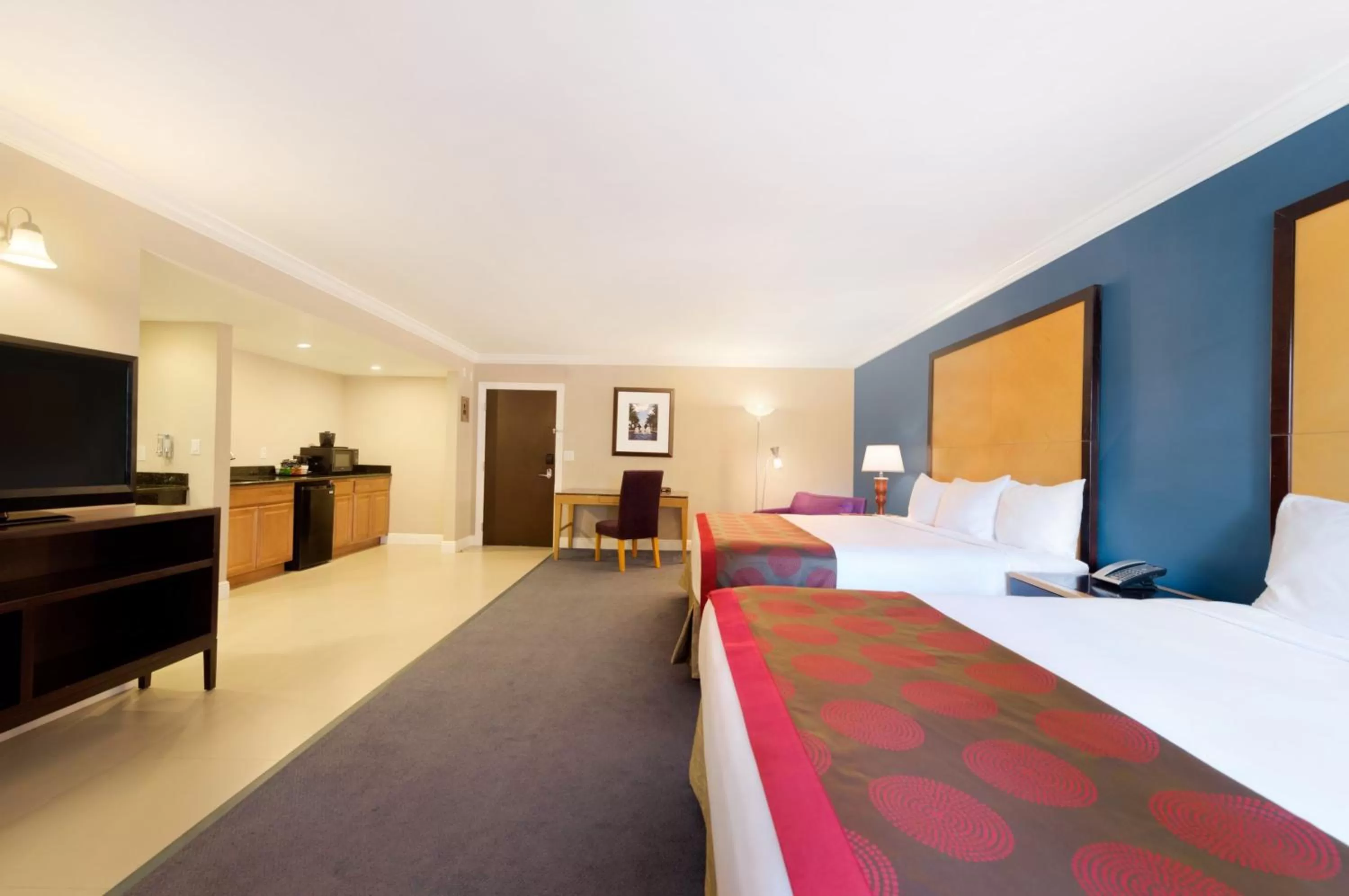 Deluxe King Room with Pool View - Non-Smoking in Ramada by Wyndham Miami Springs/Miami International Airport