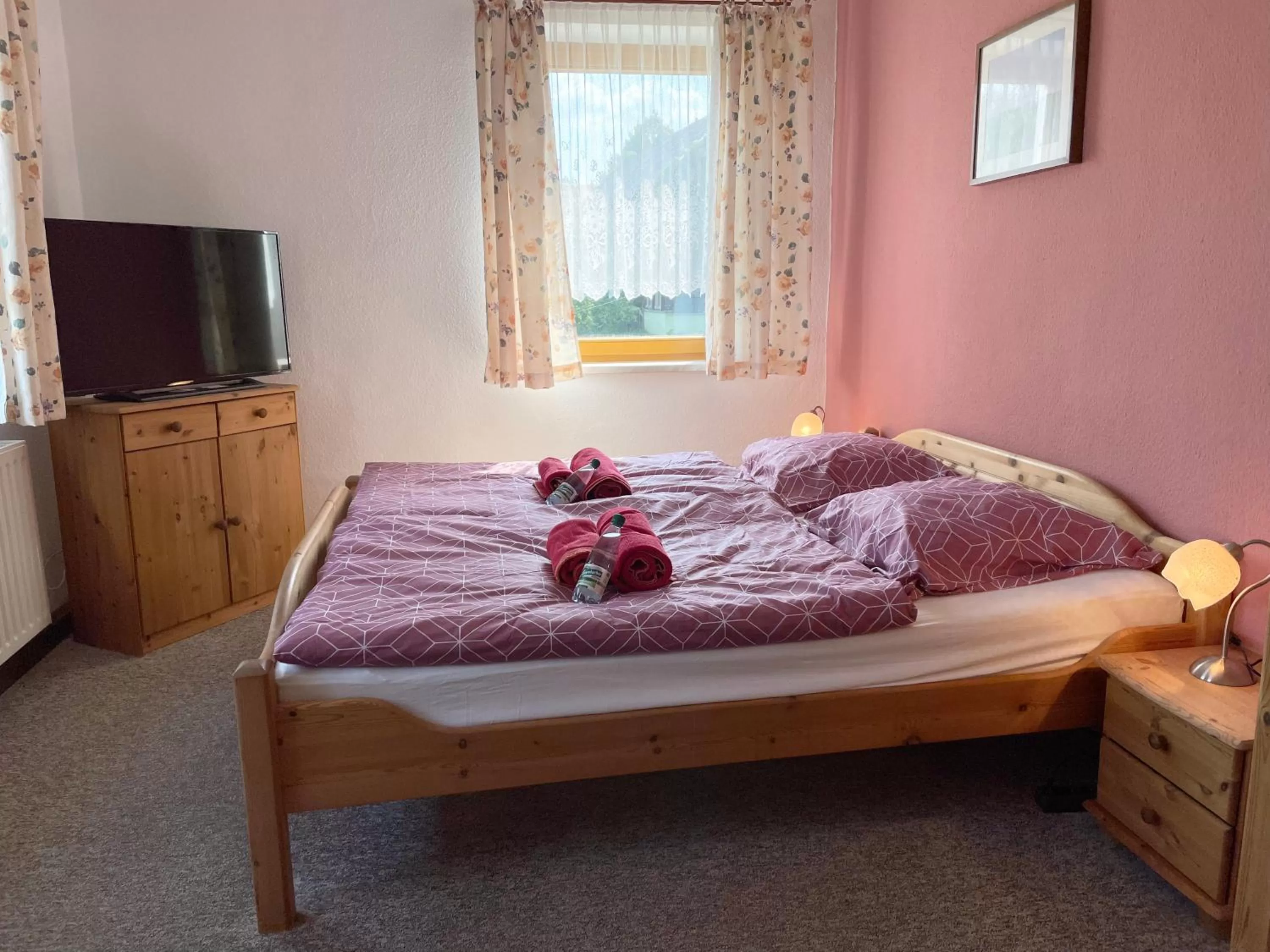 Communal lounge/ TV room in Einkehr zur Rennstrecke