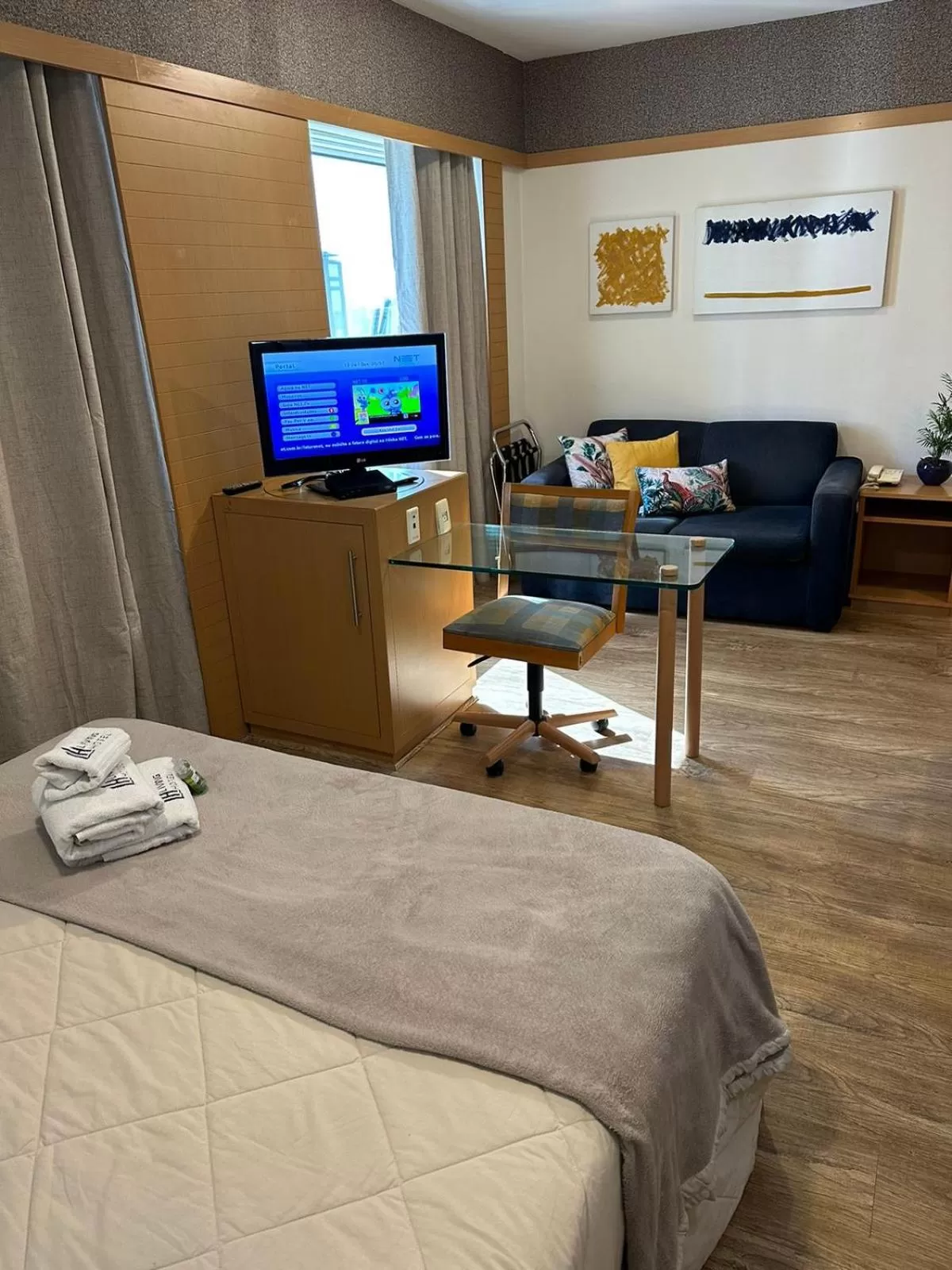 Photo of the whole room, TV/Entertainment Center in Studio Paulista Bela Cintra
