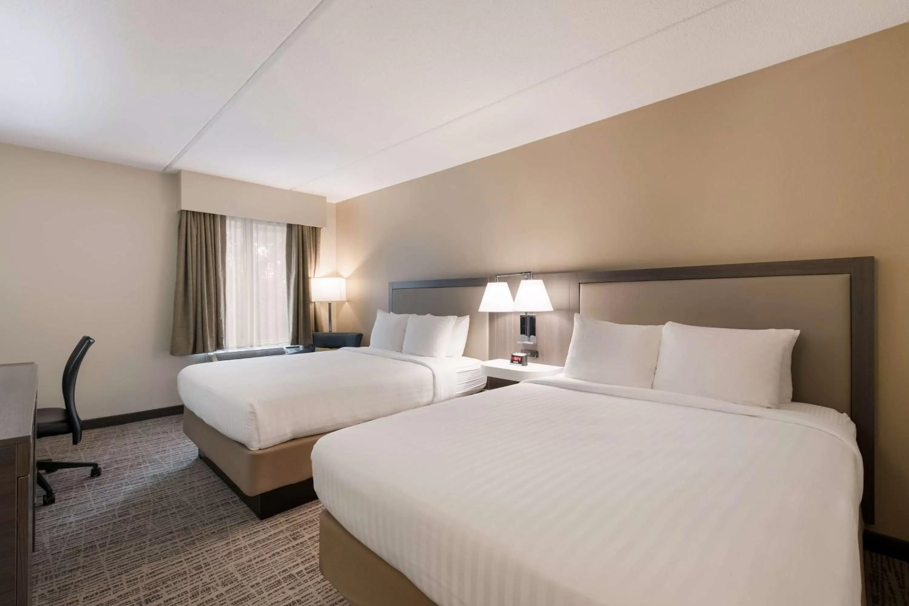 Bedroom, Bed in Best Western Holiday Lodge