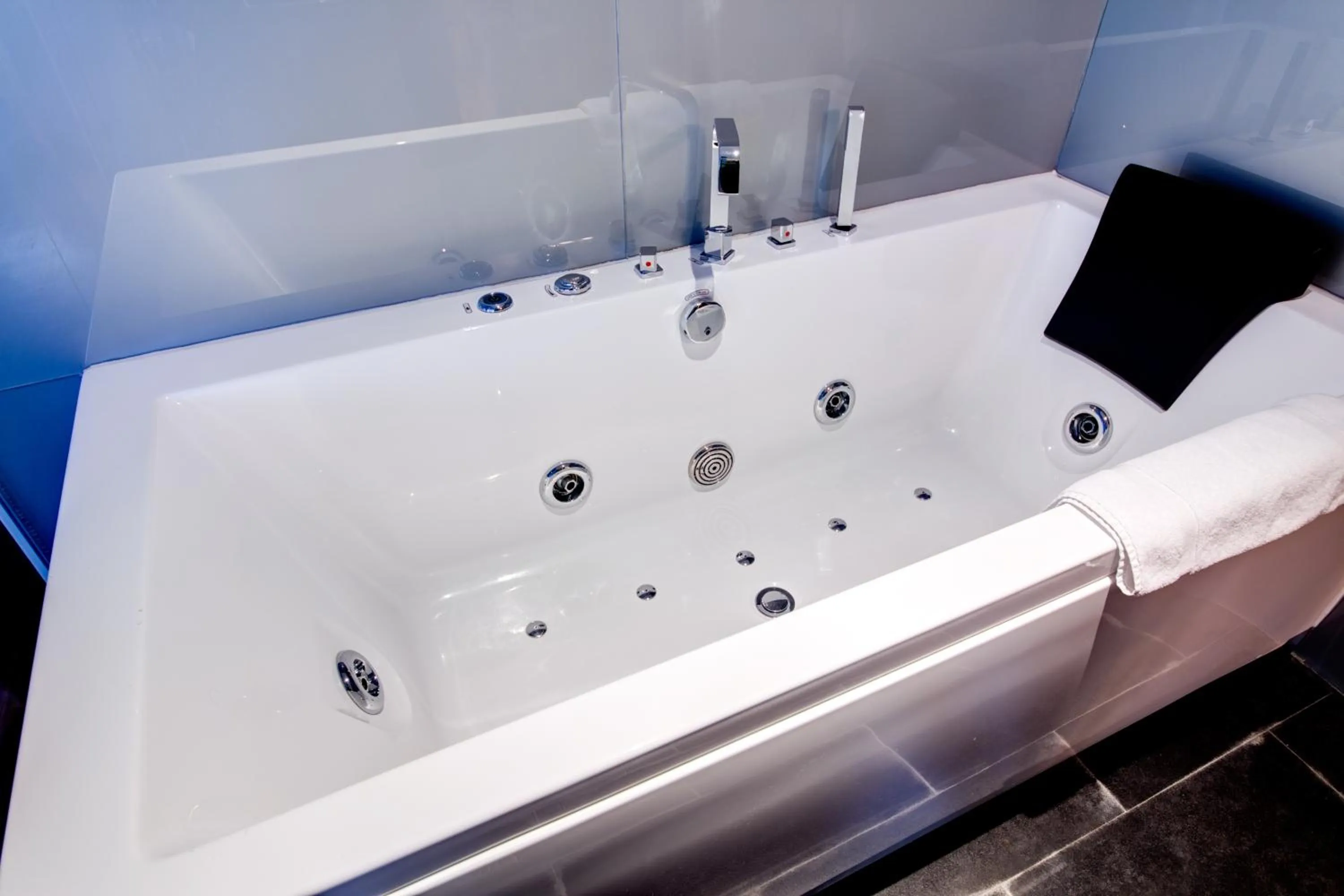 Bathroom in Sarroglia Hotel