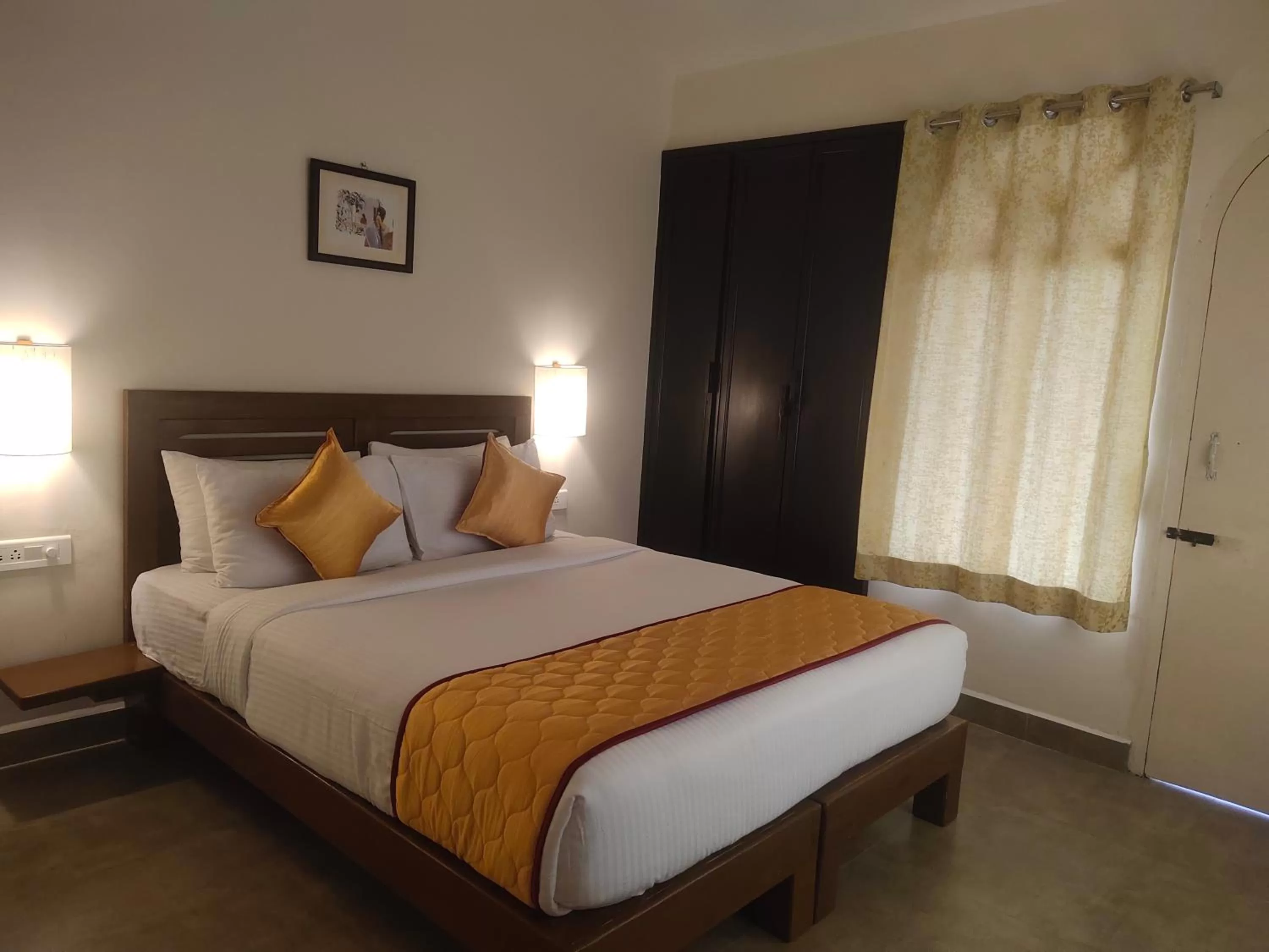 Photo of the whole room, Bed in Mango Hill Kodai