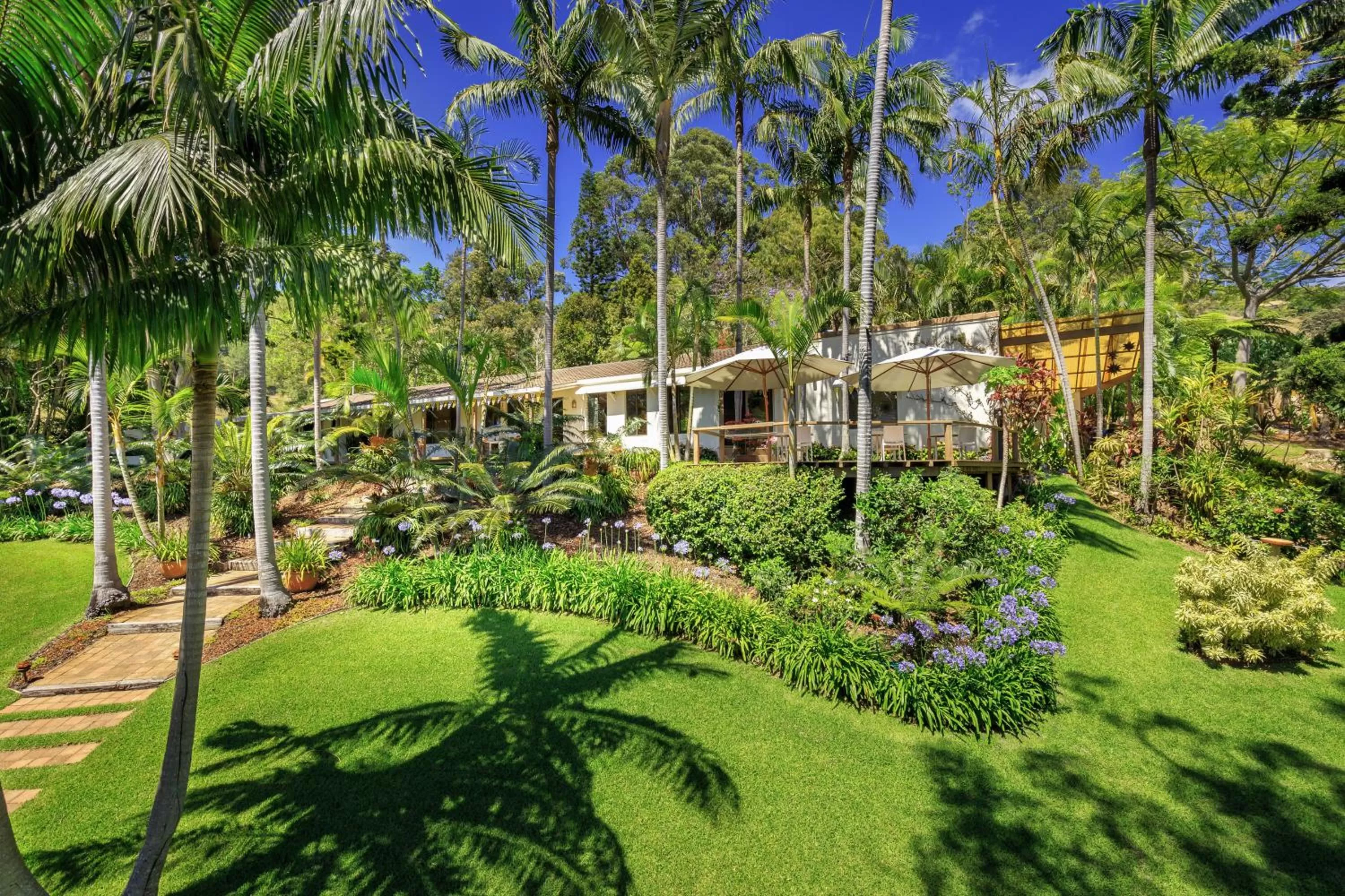 Property building, Garden in Sensom Luxury Boutique Bed and Breakfast