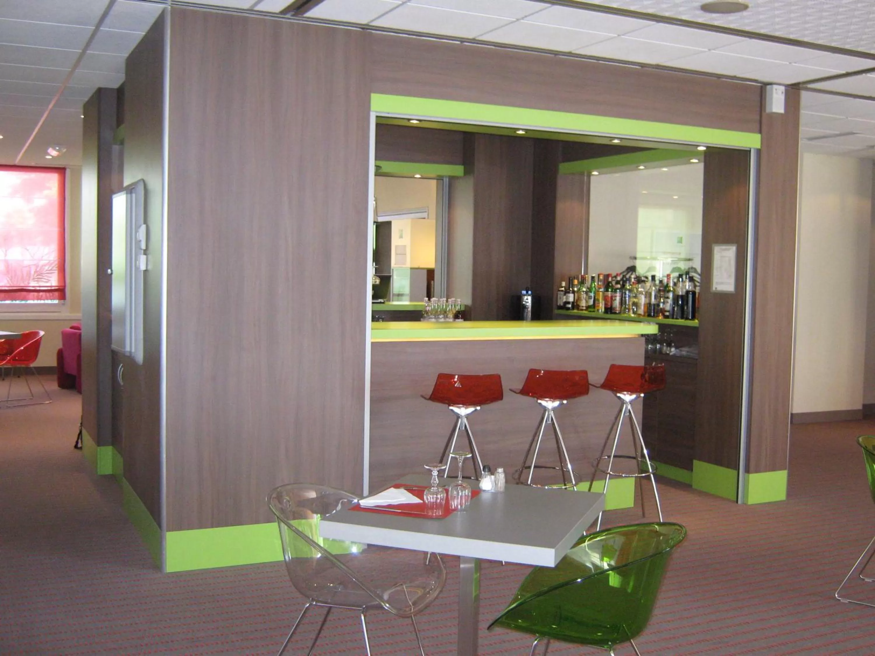 Lounge or bar in ibis Styles Saint Dizier
