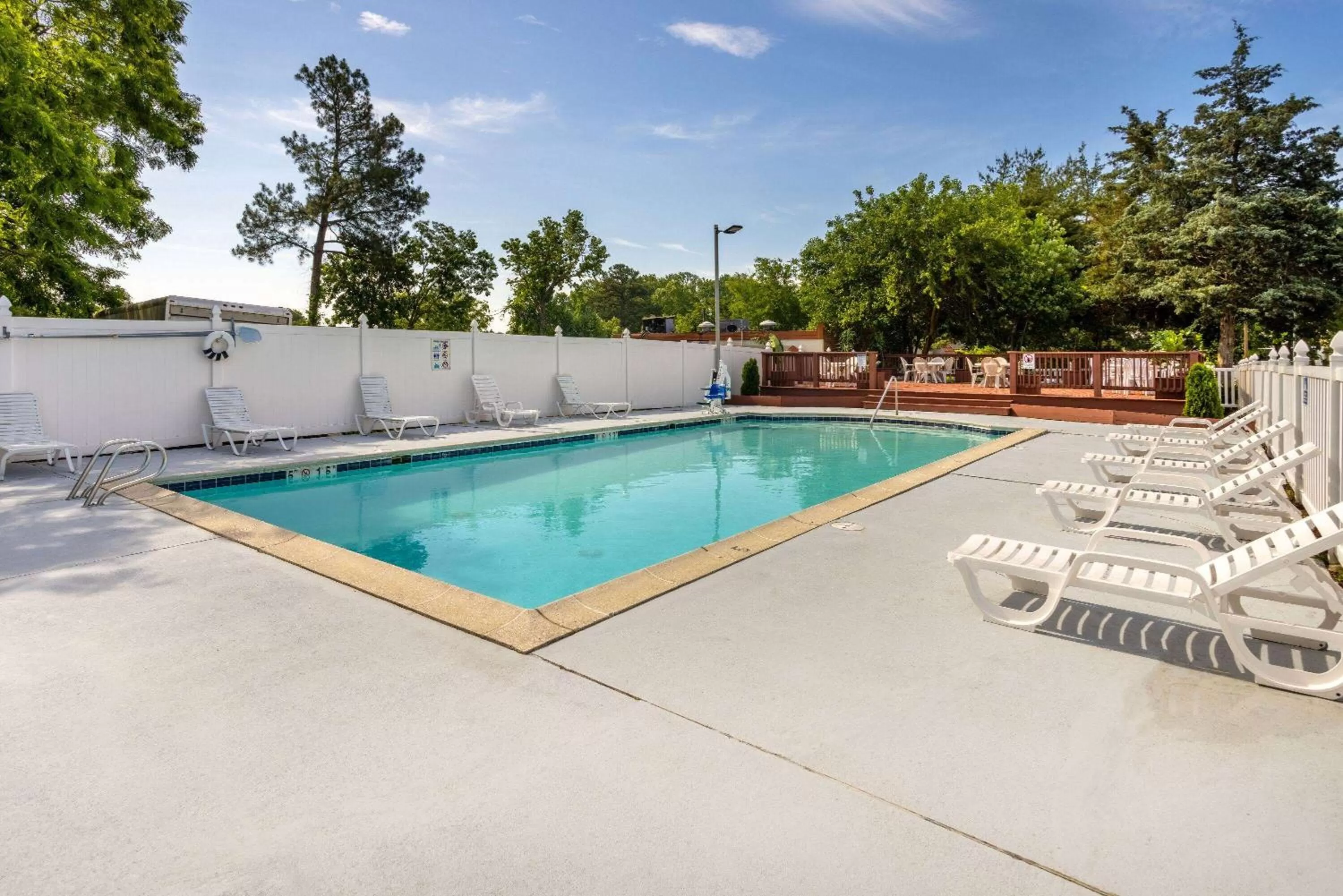 Pool view in Super 8 by Wyndham Williamsburg/Historic Area