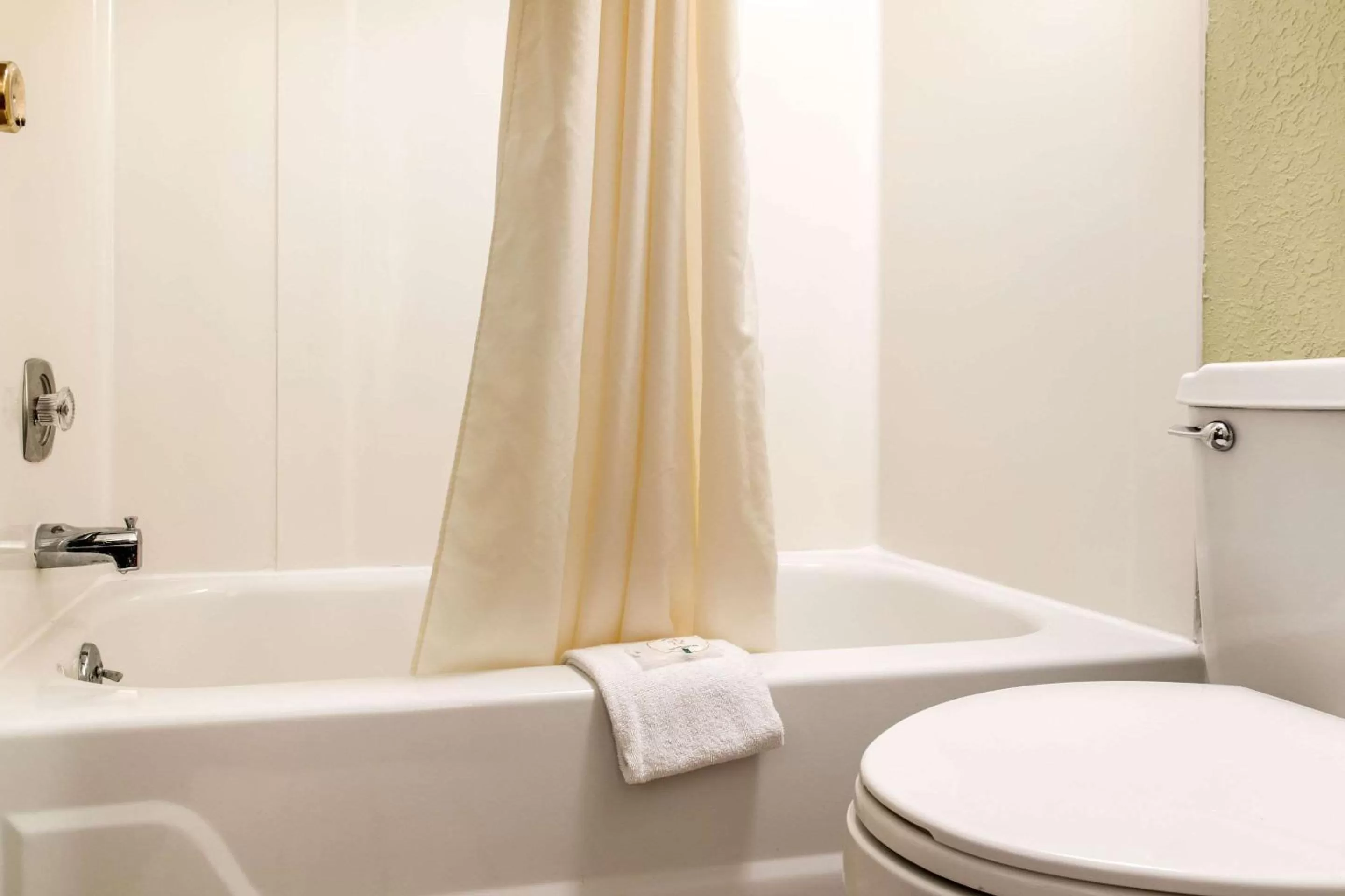 Bathroom in Quality Inn