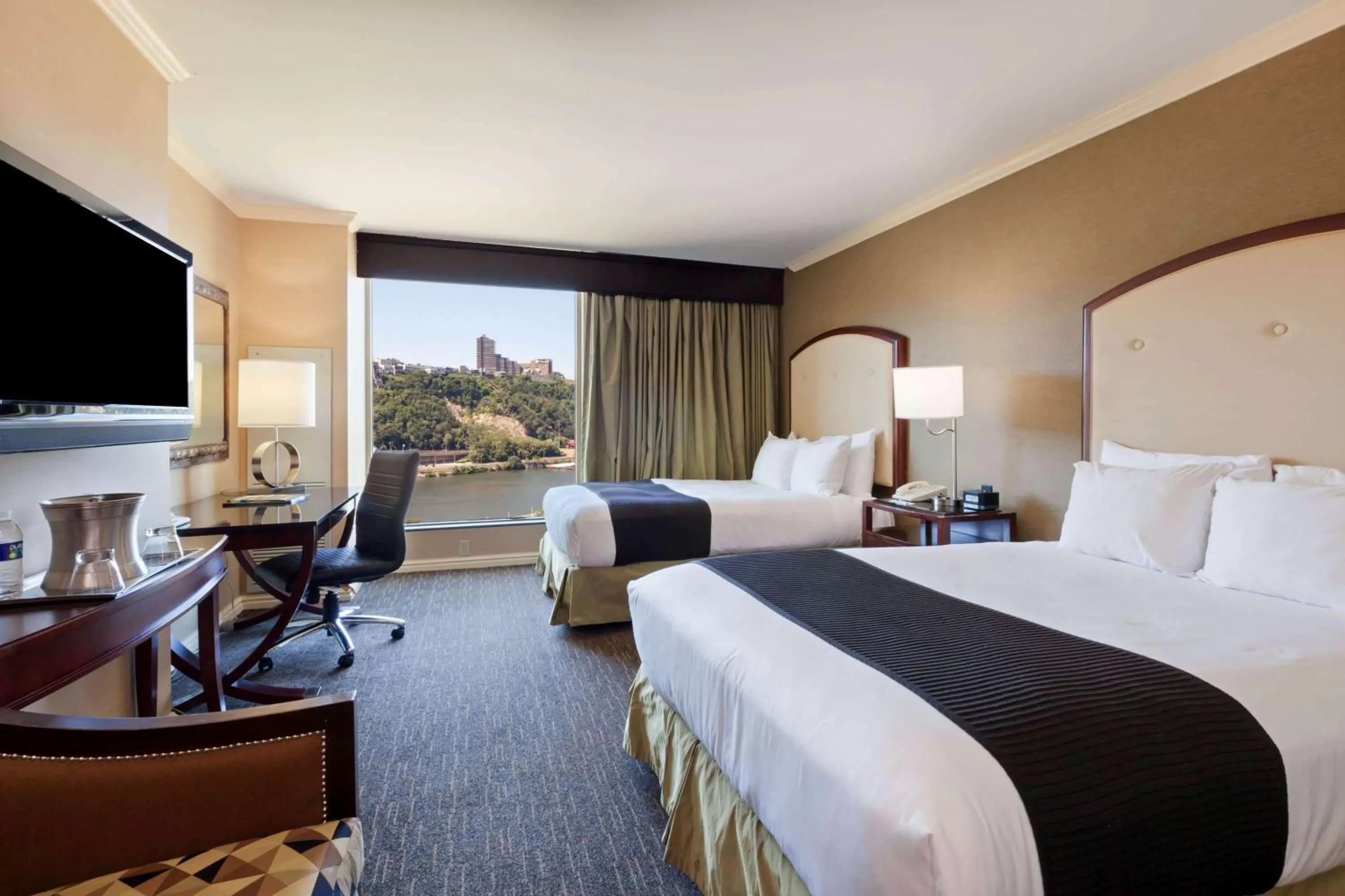 Photo of the whole room, Bed in Wyndham Grand Pittsburgh