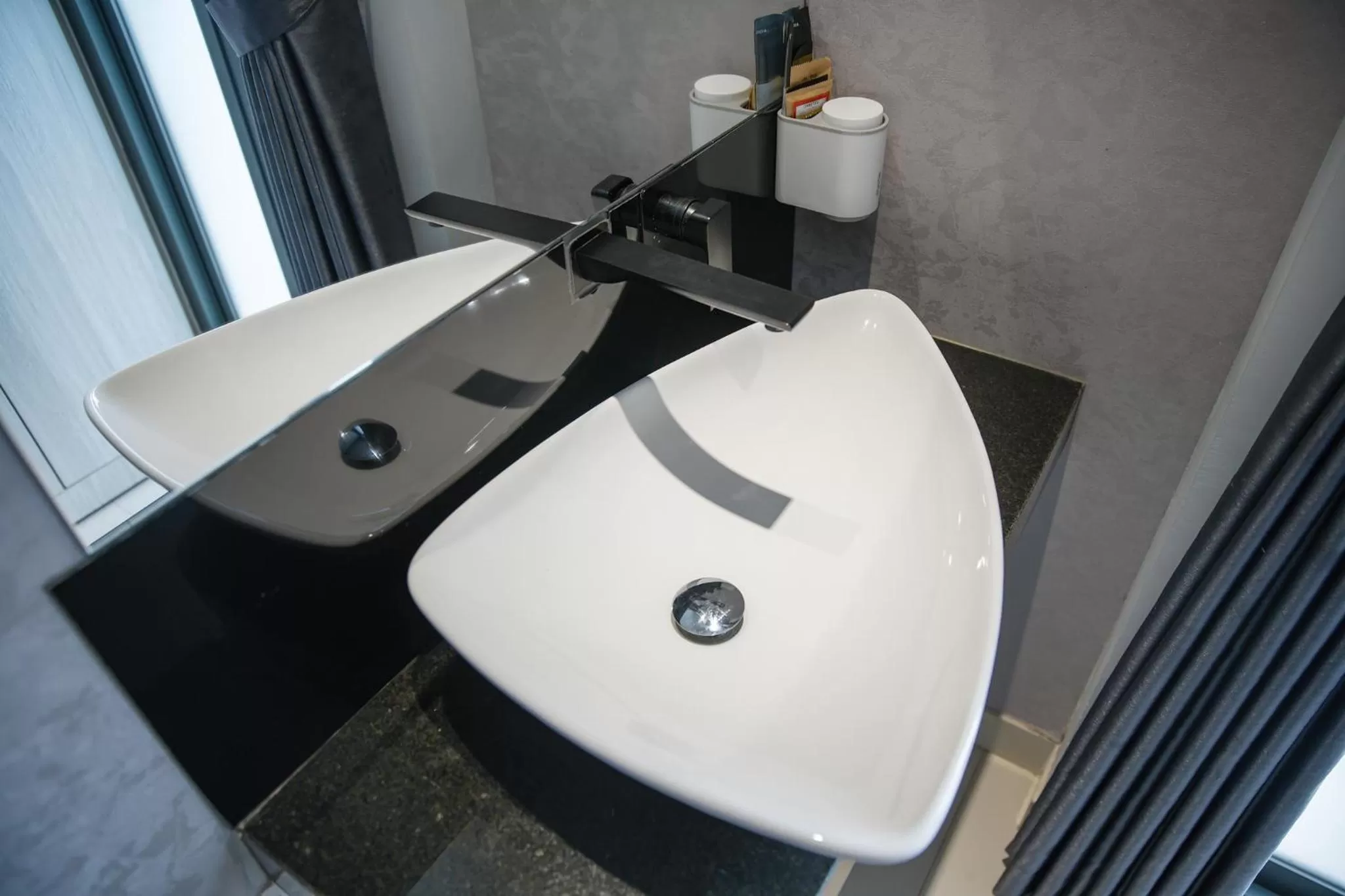 Shower in Mari Queen Hotel - Bui Thi Xuan