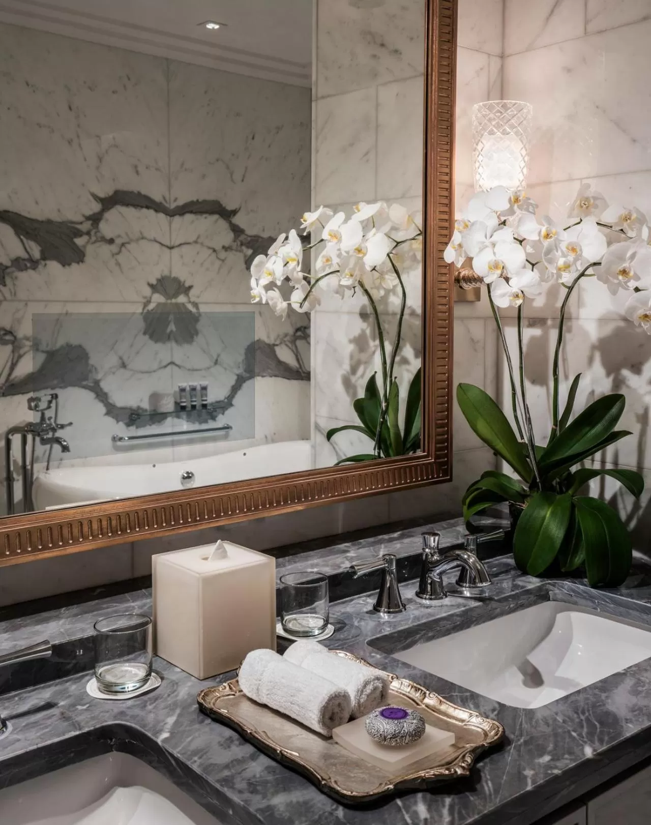 Bathroom in Four Seasons Hotel Jakarta