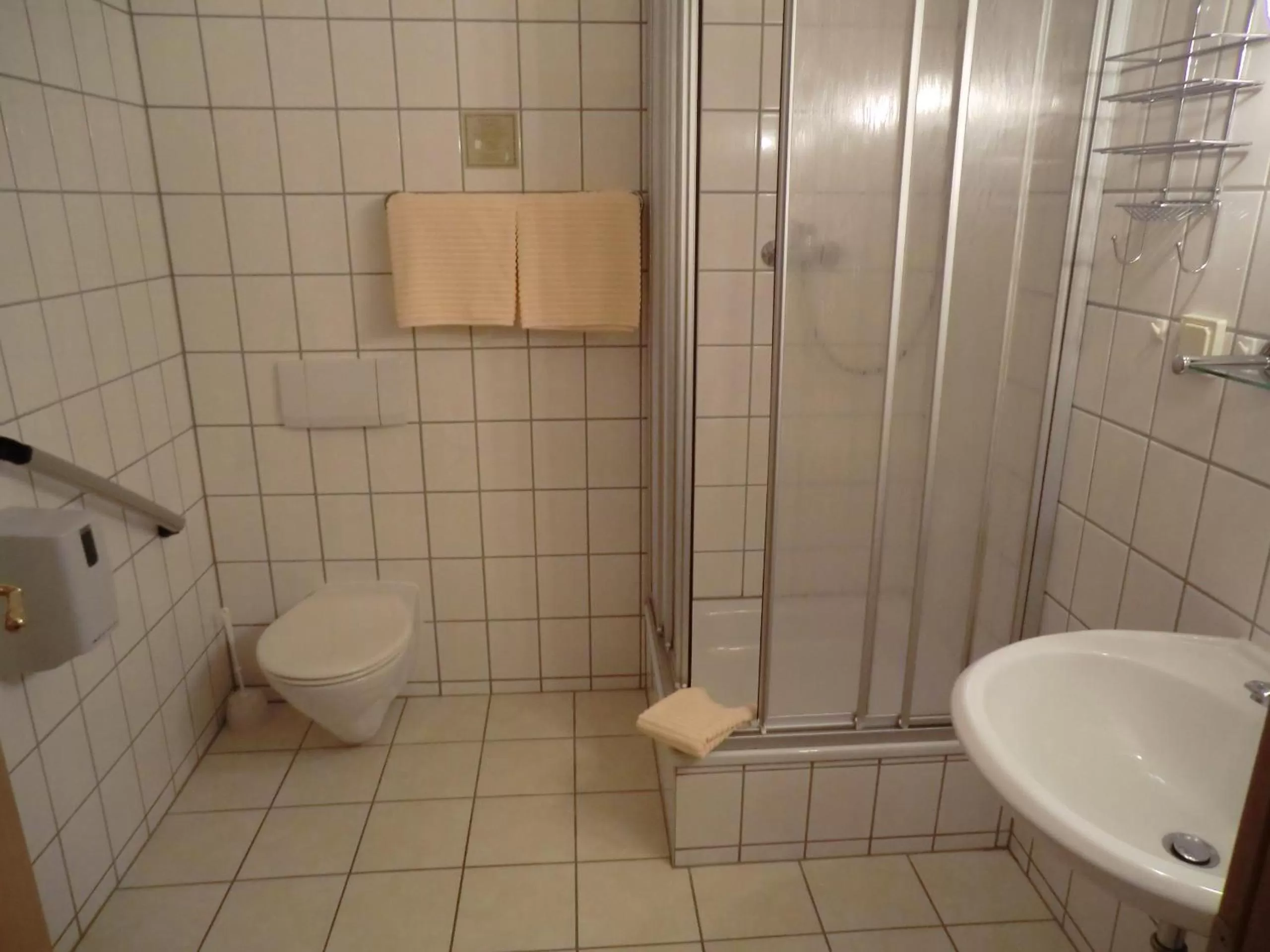 Bathroom in Hotel Zum Schneekopf "Garni"