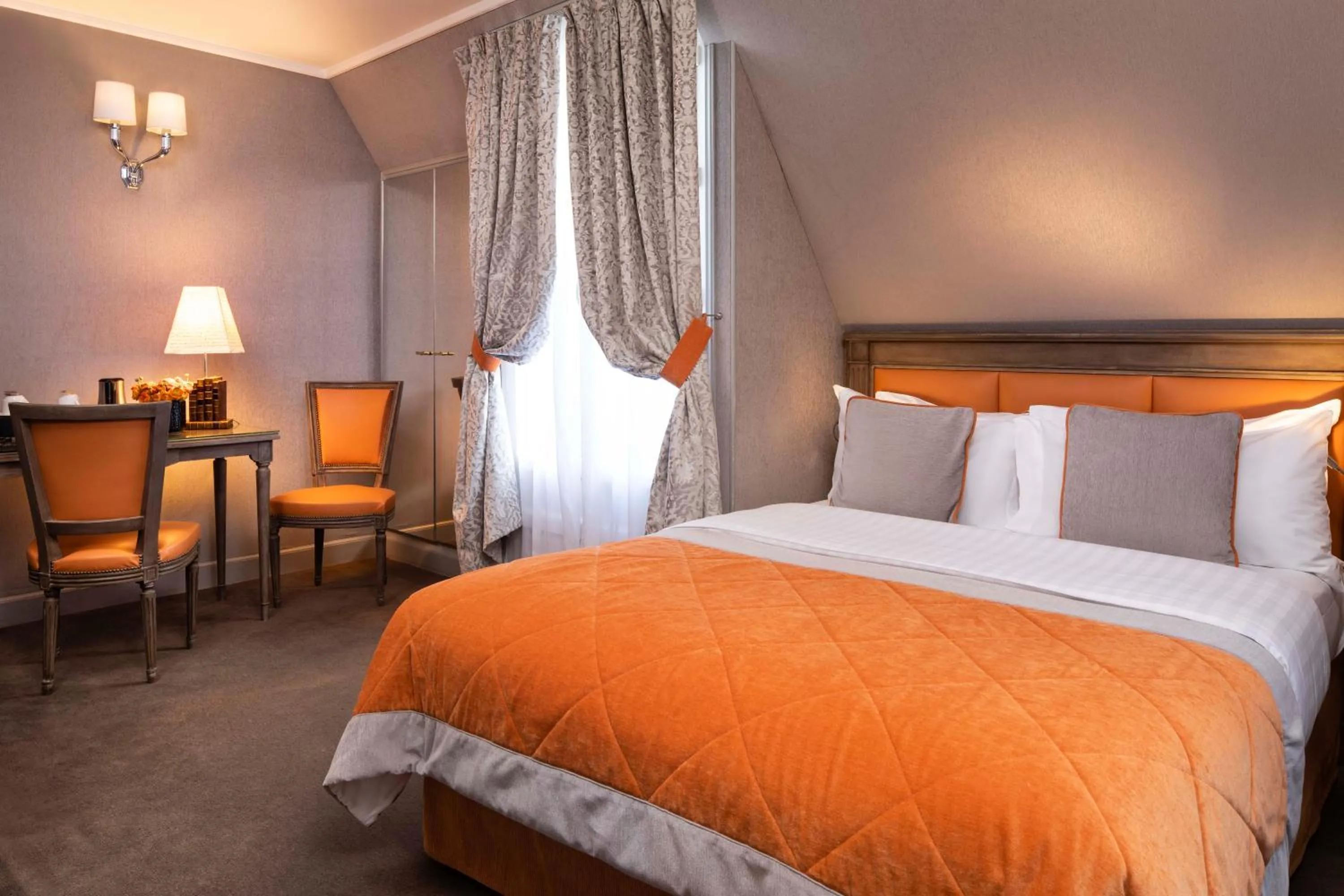 Bed in Hotel Residence Henri IV