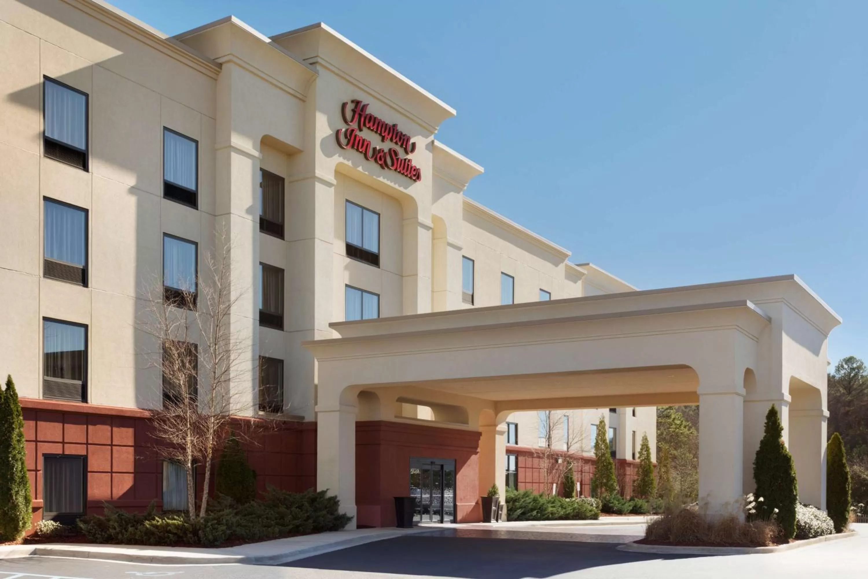 Property building in Hampton Inn & Suites Birmingham Airport Area