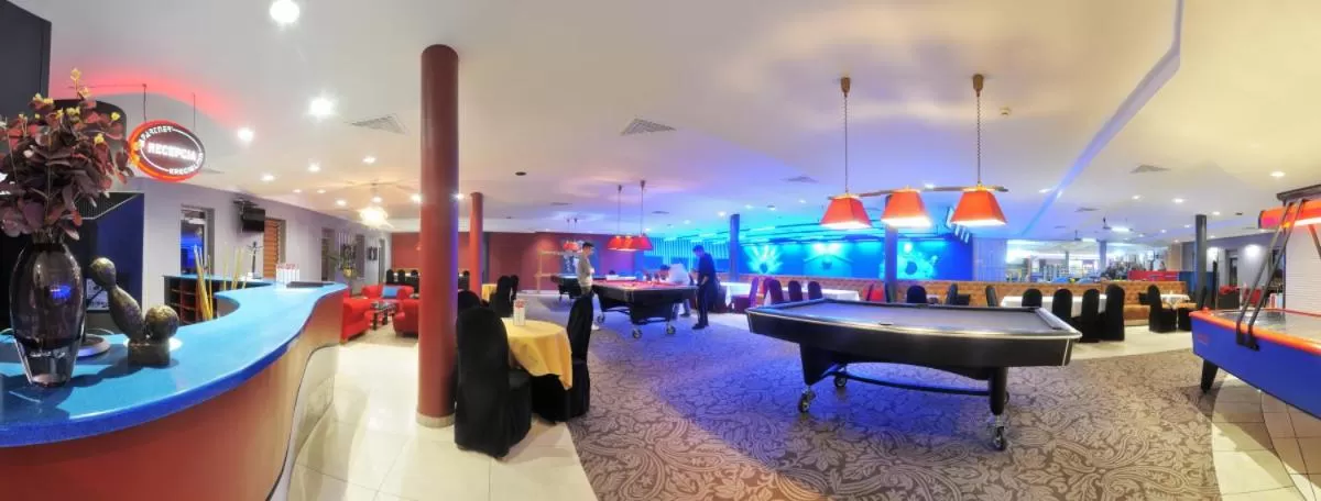 Restaurant/places to eat in Hotel Partner