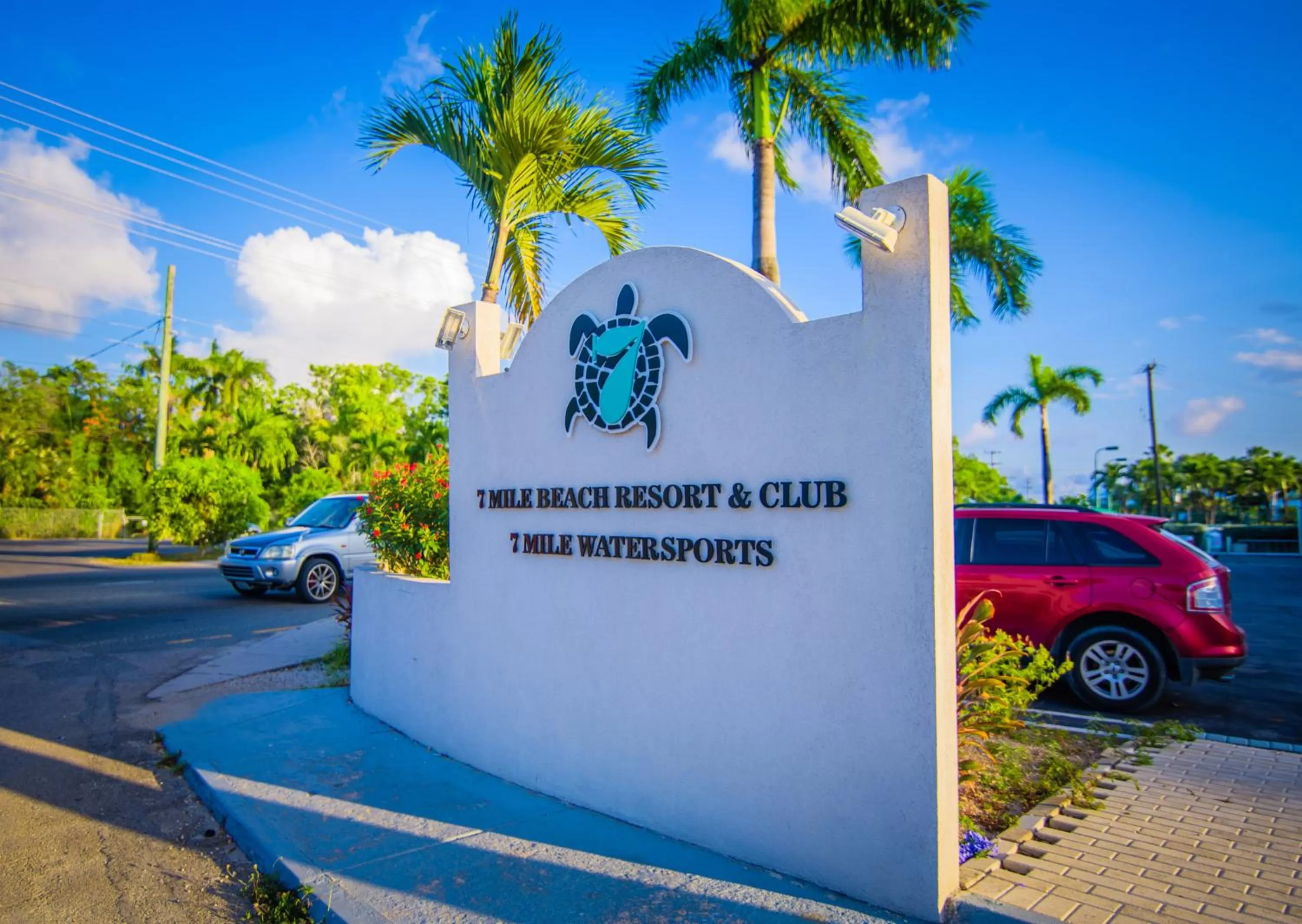 Facade/entrance in Seven Mile Beach Resort